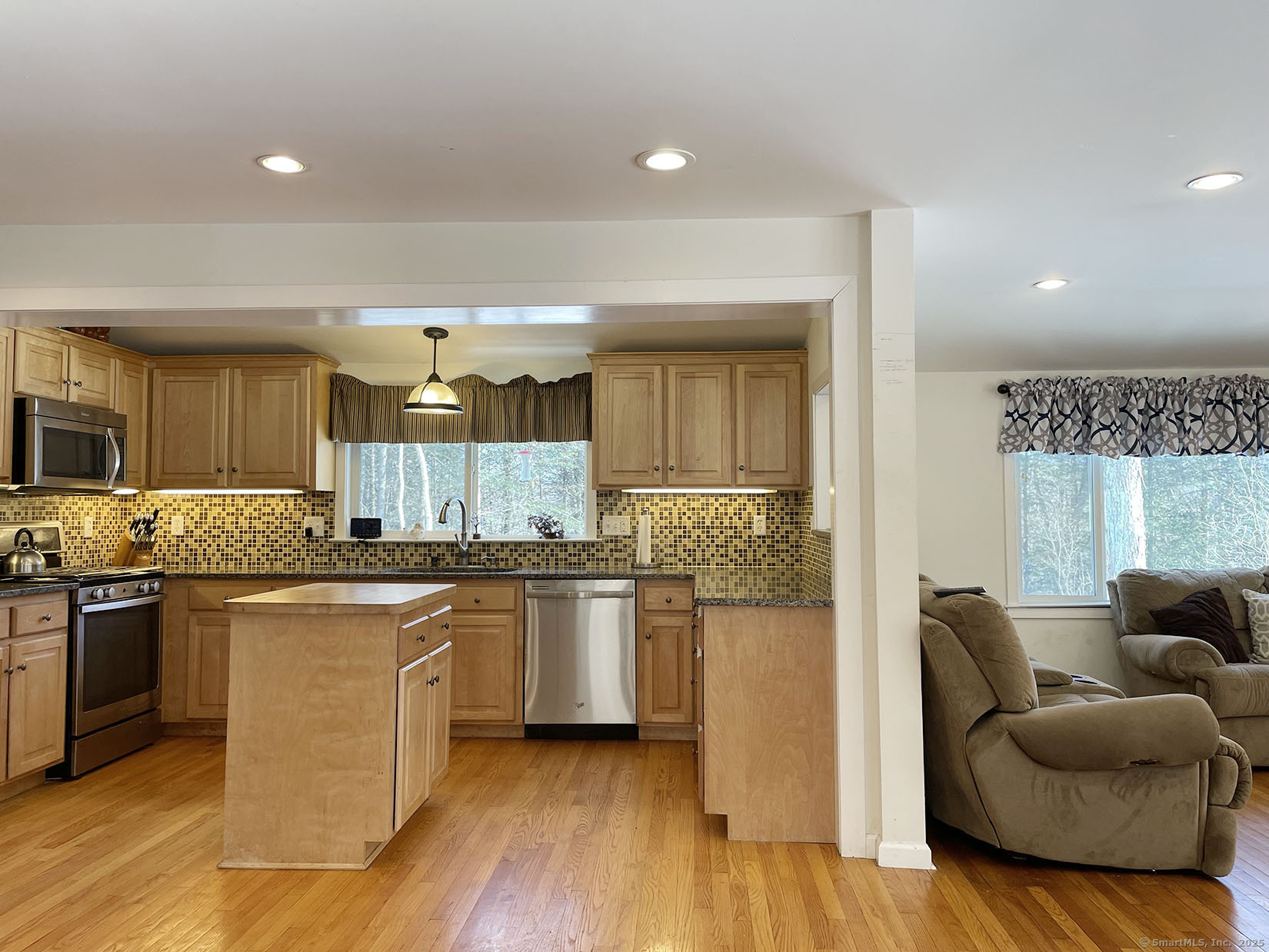 28 Maple Drive, Middlebury, Connecticut image 11