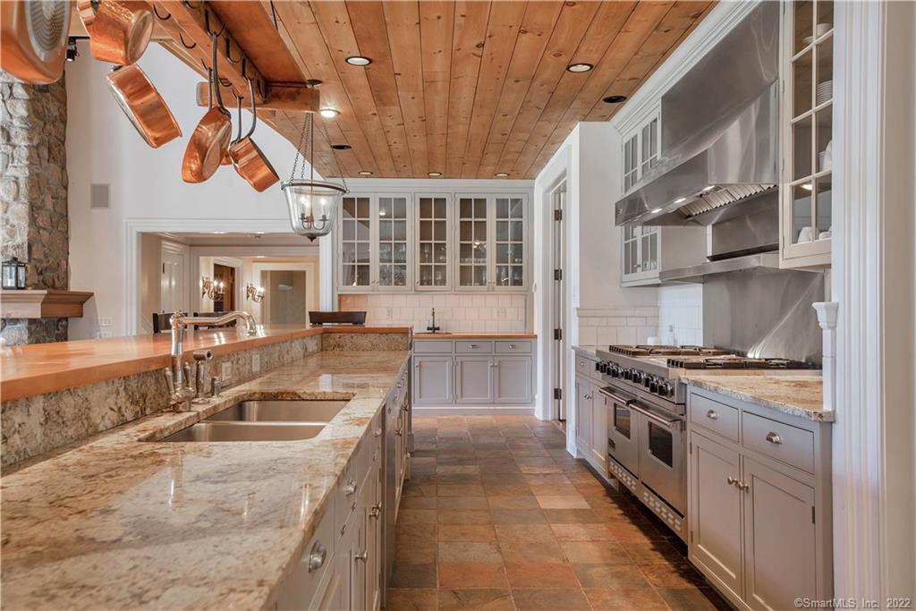 Avon, Connecticut 06001, United States, 6 Bedrooms Bedrooms, ,6 BathroomsBathrooms,Residential,Active,139362