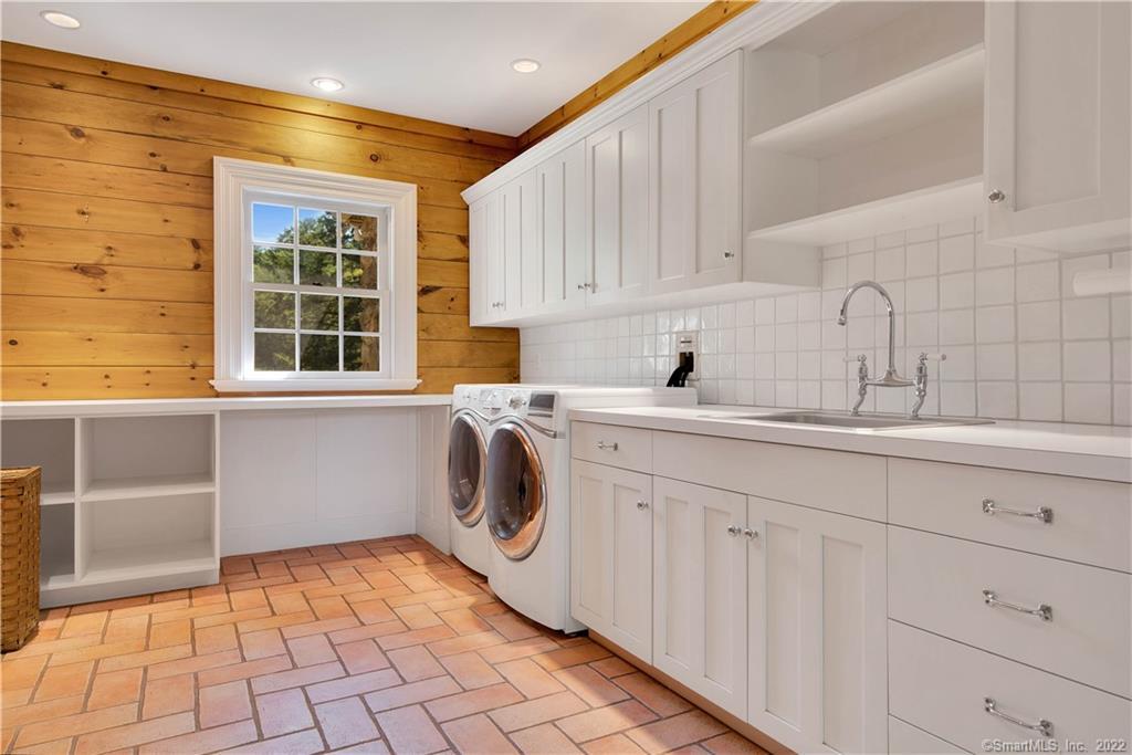 Avon, Connecticut 06001, United States, 6 Bedrooms Bedrooms, ,6 BathroomsBathrooms,Residential,Active,139362