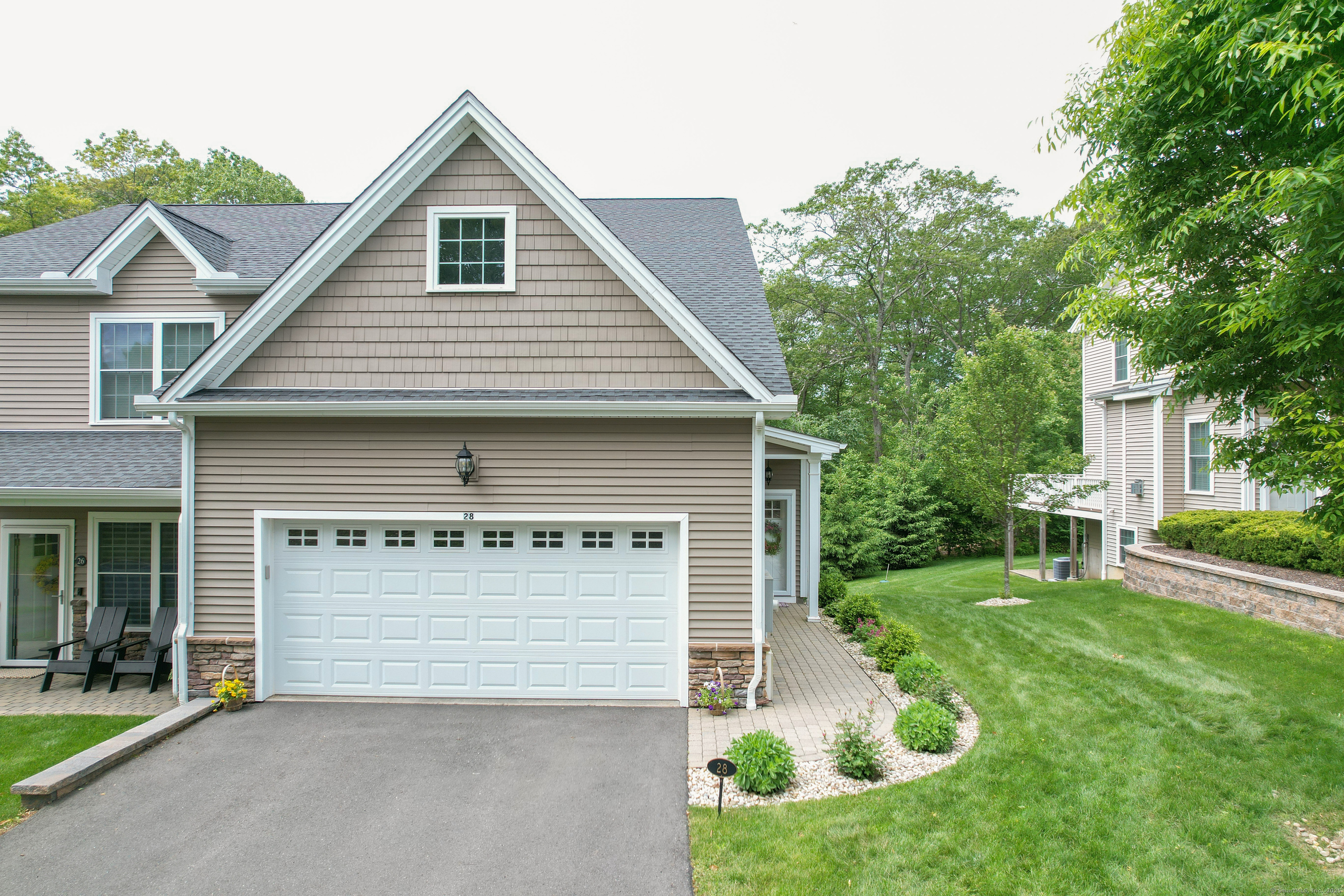 Brookview Circle 28, Bristol, Connecticut - 3 Bedrooms  
3 Bathrooms  
5 Rooms - 