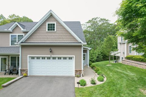 Photo of 28 Brookview Circle #28, Bristol, CT 06010 (MLS # 24101208)