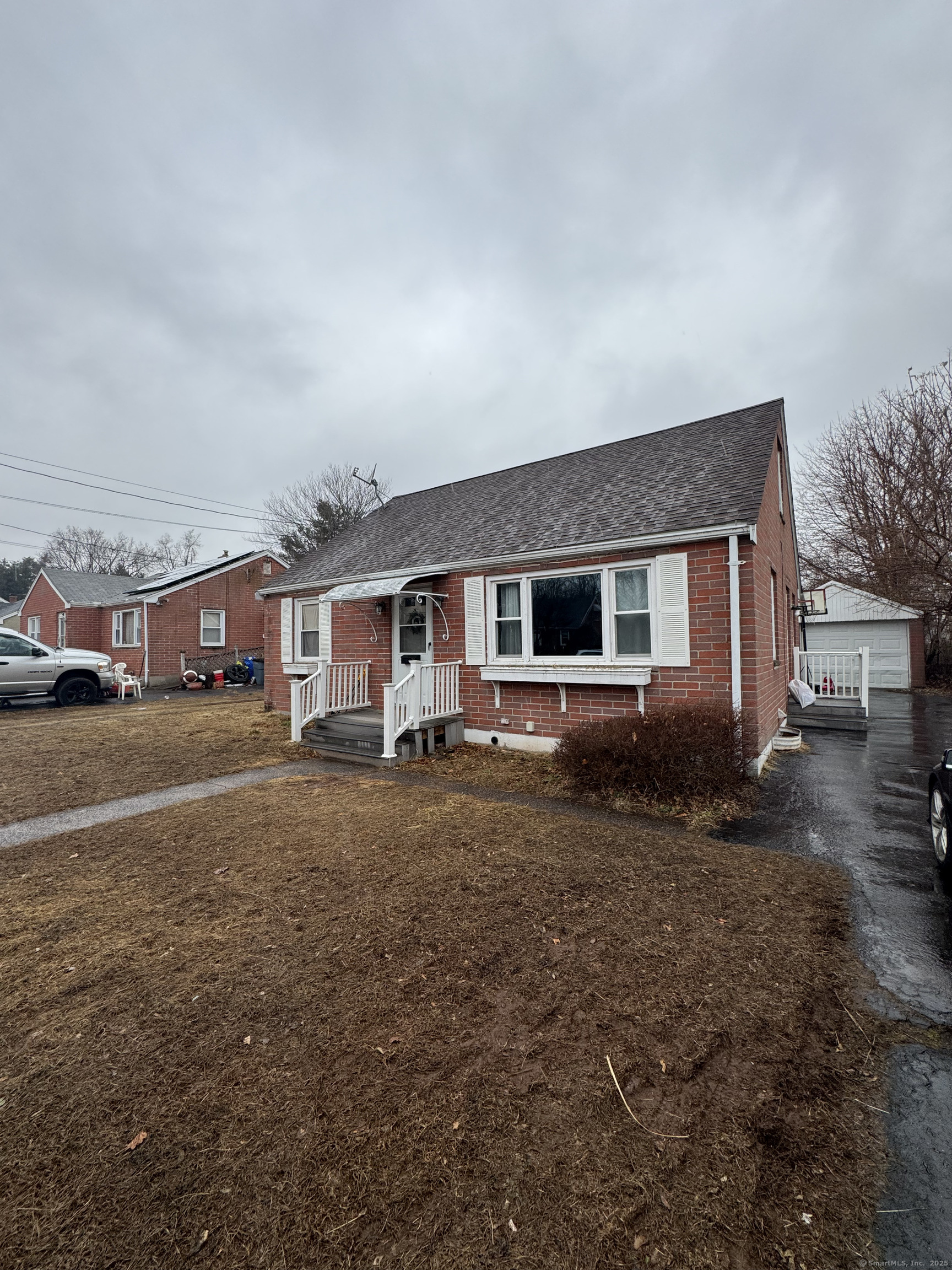 Property for Sale at Cricket Drive, Meriden, Connecticut - Bedrooms: 4 
Bathrooms: 2 
Rooms: 6  - $310,000