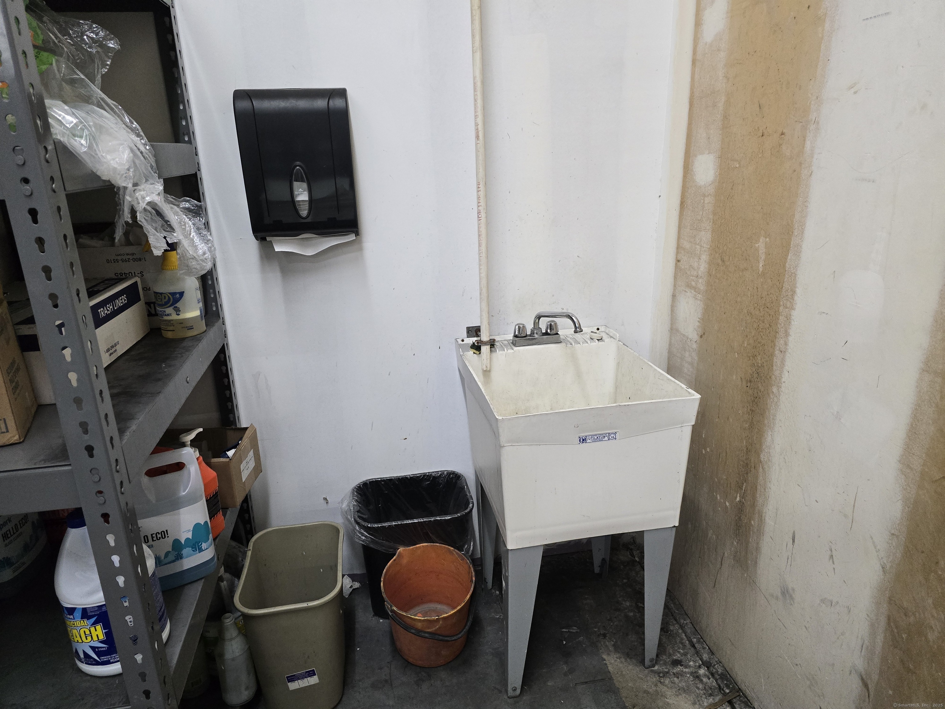 Middletown, Connecticut 06457, United States, ,3 BathroomsBathrooms,Commercial,Active,226745