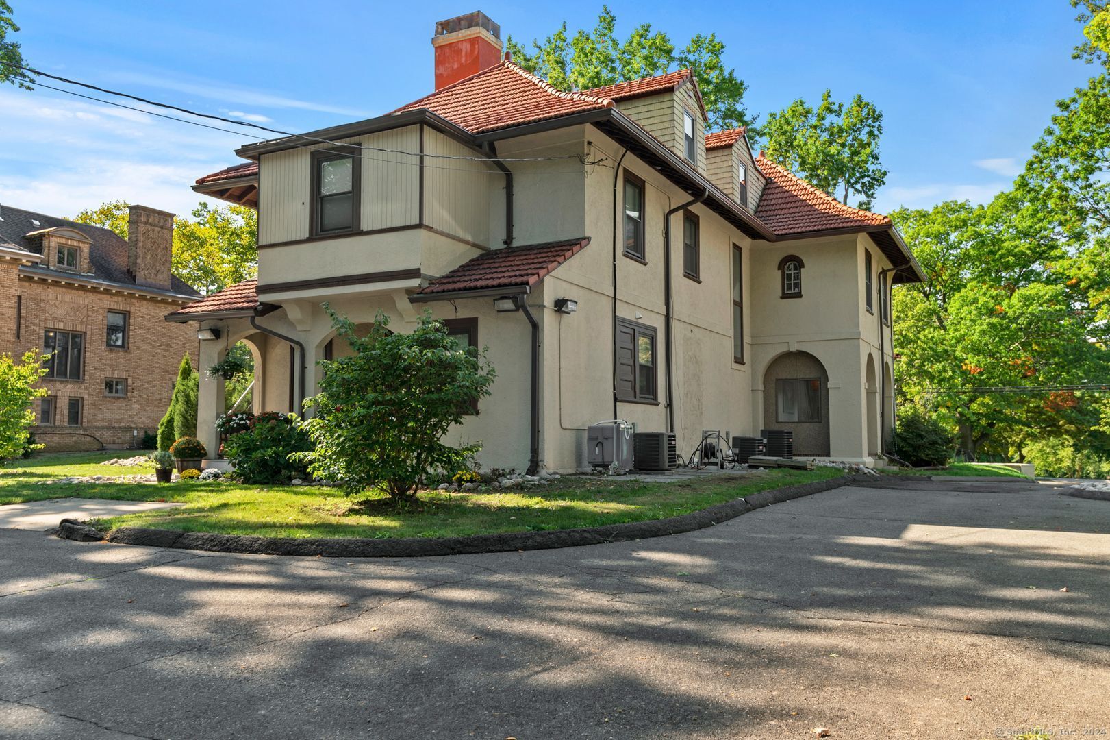 661 Prospect Street 1