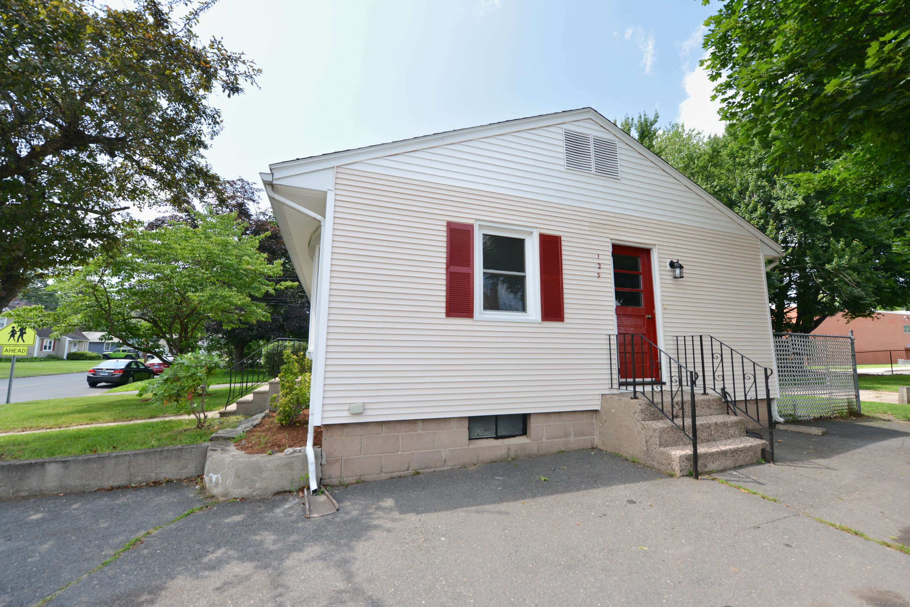 129 Tomlinson Avenue