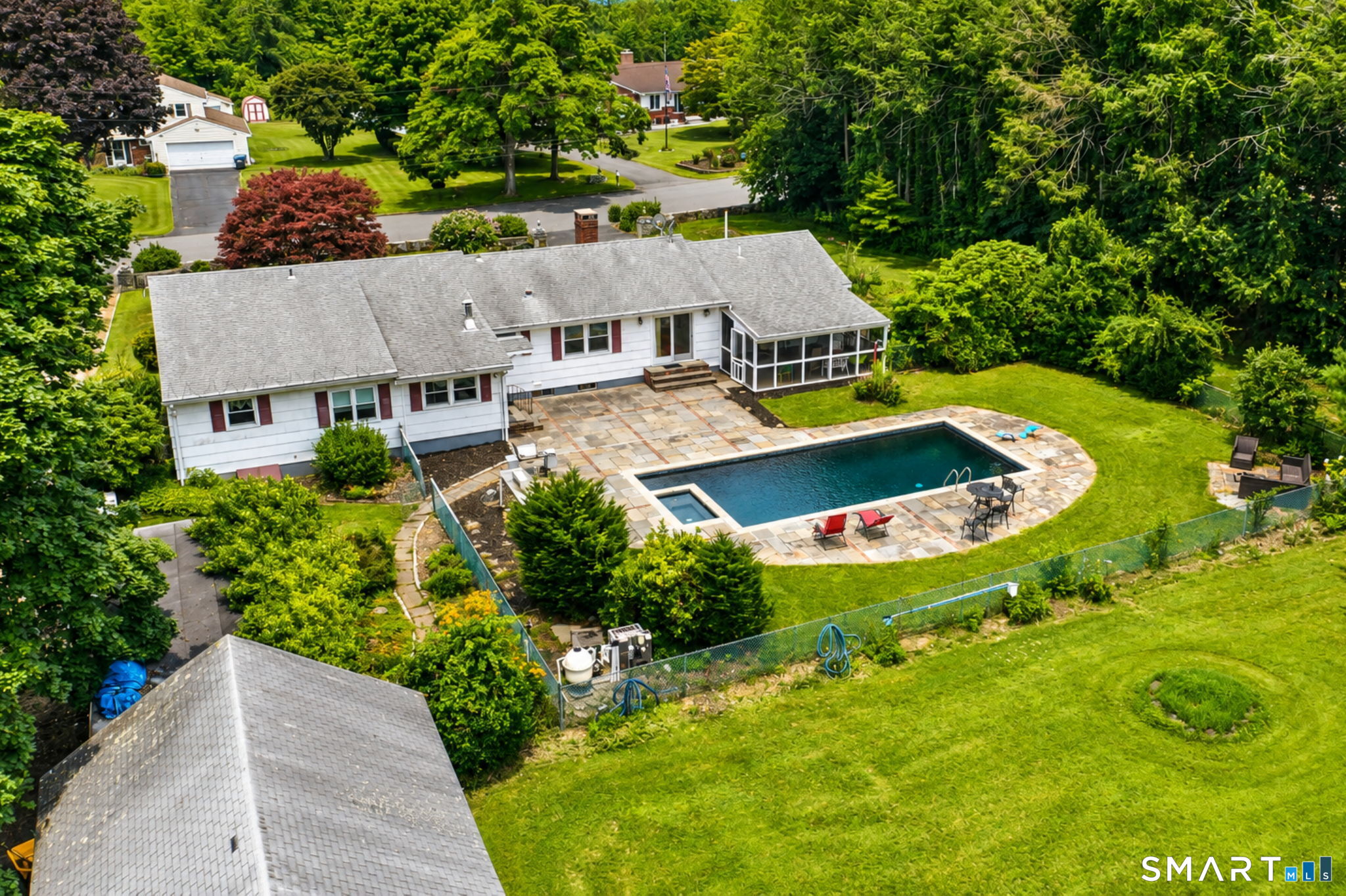 52 Lauderdale Drive