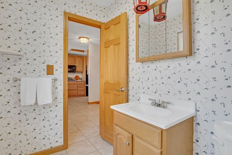 Tiny photo for 16 Greenbriar Drive #APT A, Farmington, CT 06032 (MLS # 24140400)