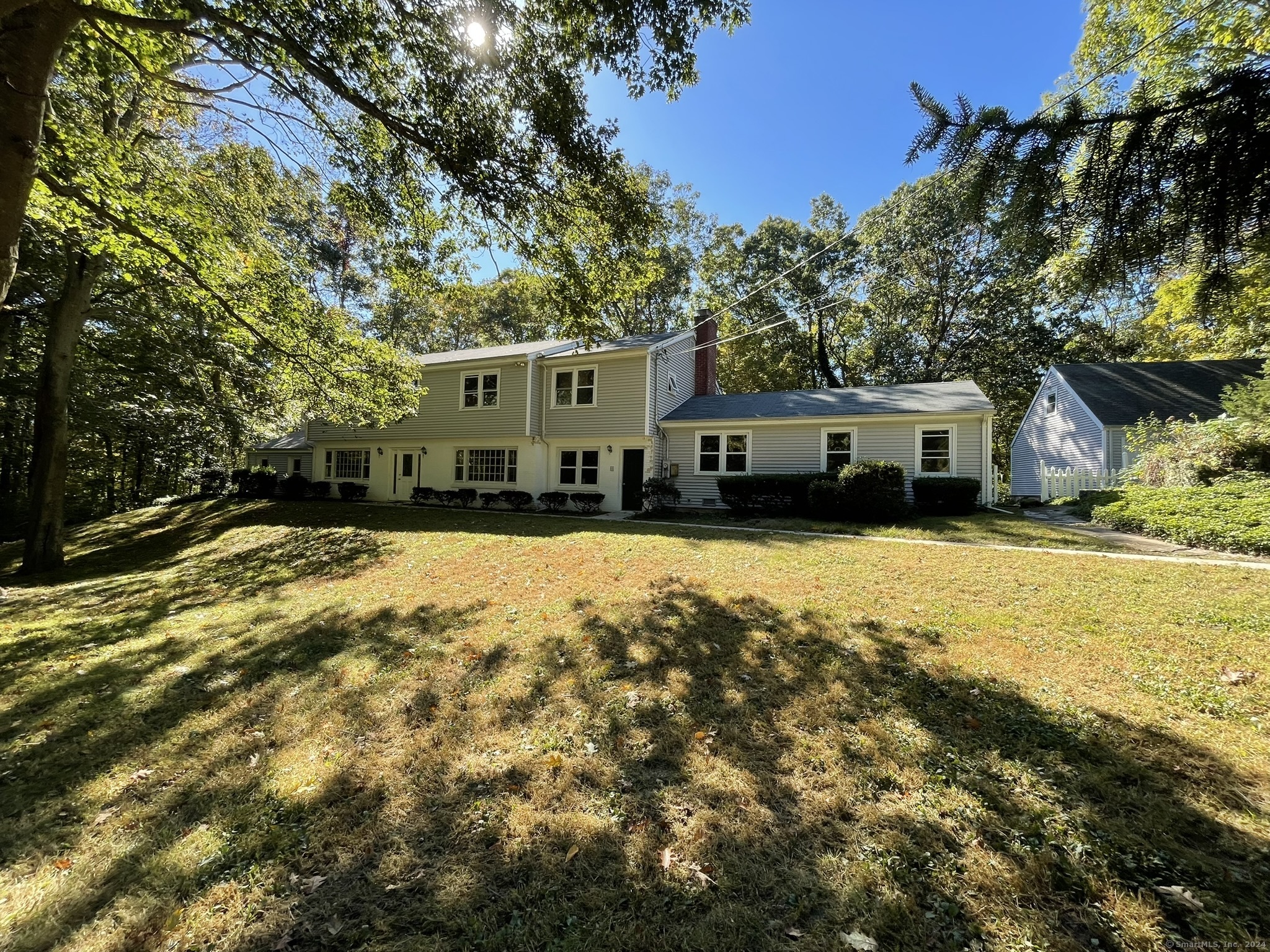 94 Sportsman Hill Road, Madison, Connecticut - 5 Bedrooms  
4 Bathrooms  
10 Rooms - 