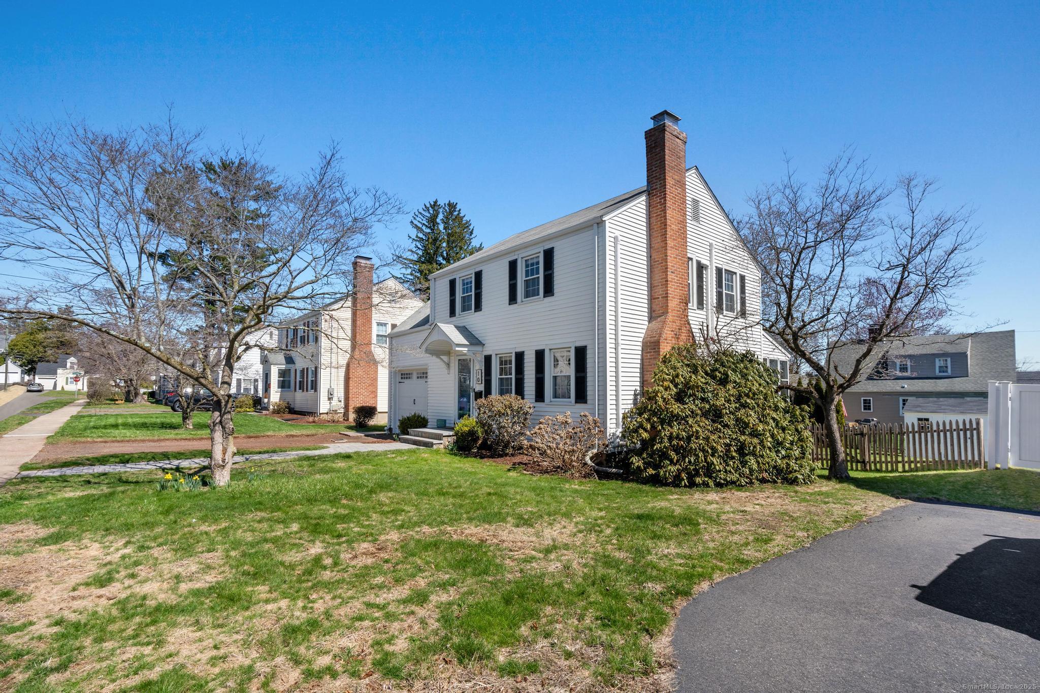 10 Greenacres Avenue