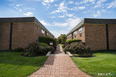 Photo of 637 Cove Road #D5, Stamford, CT 06902 (MLS # 24189334)