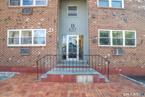 Tiny photo for 637 Cove Road #D5, Stamford, CT 06902 (MLS # 24189334)