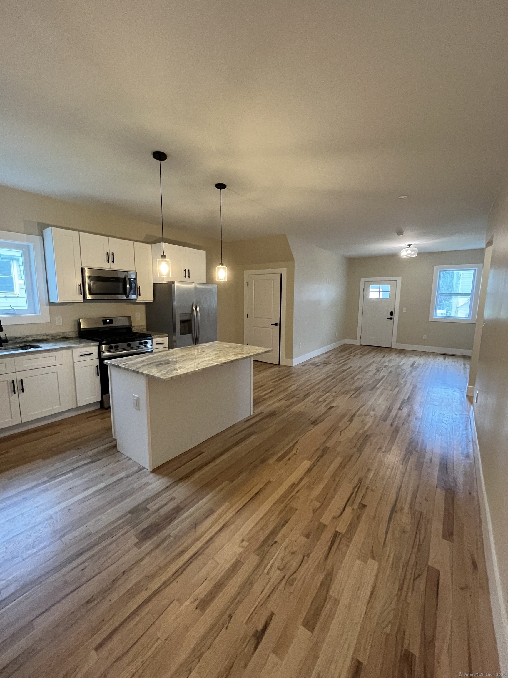 Belden Street, New Britain, Connecticut - 3 Bedrooms  
1 Bathrooms  
6 Rooms - 
