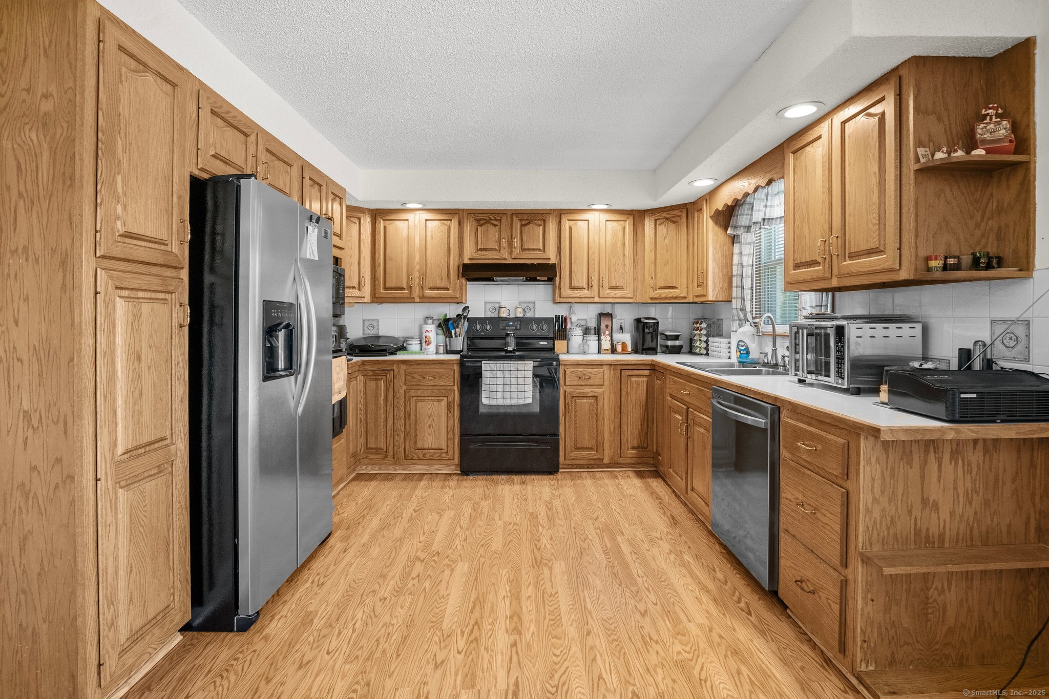 16 Rivaldi Drive, North Branford, Connecticut image 7