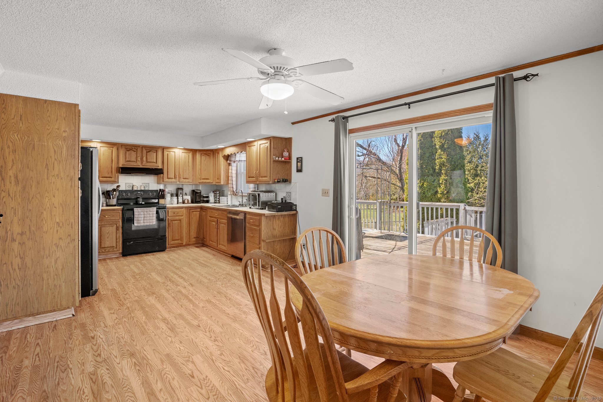 16 Rivaldi Drive, North Branford, Connecticut image 8