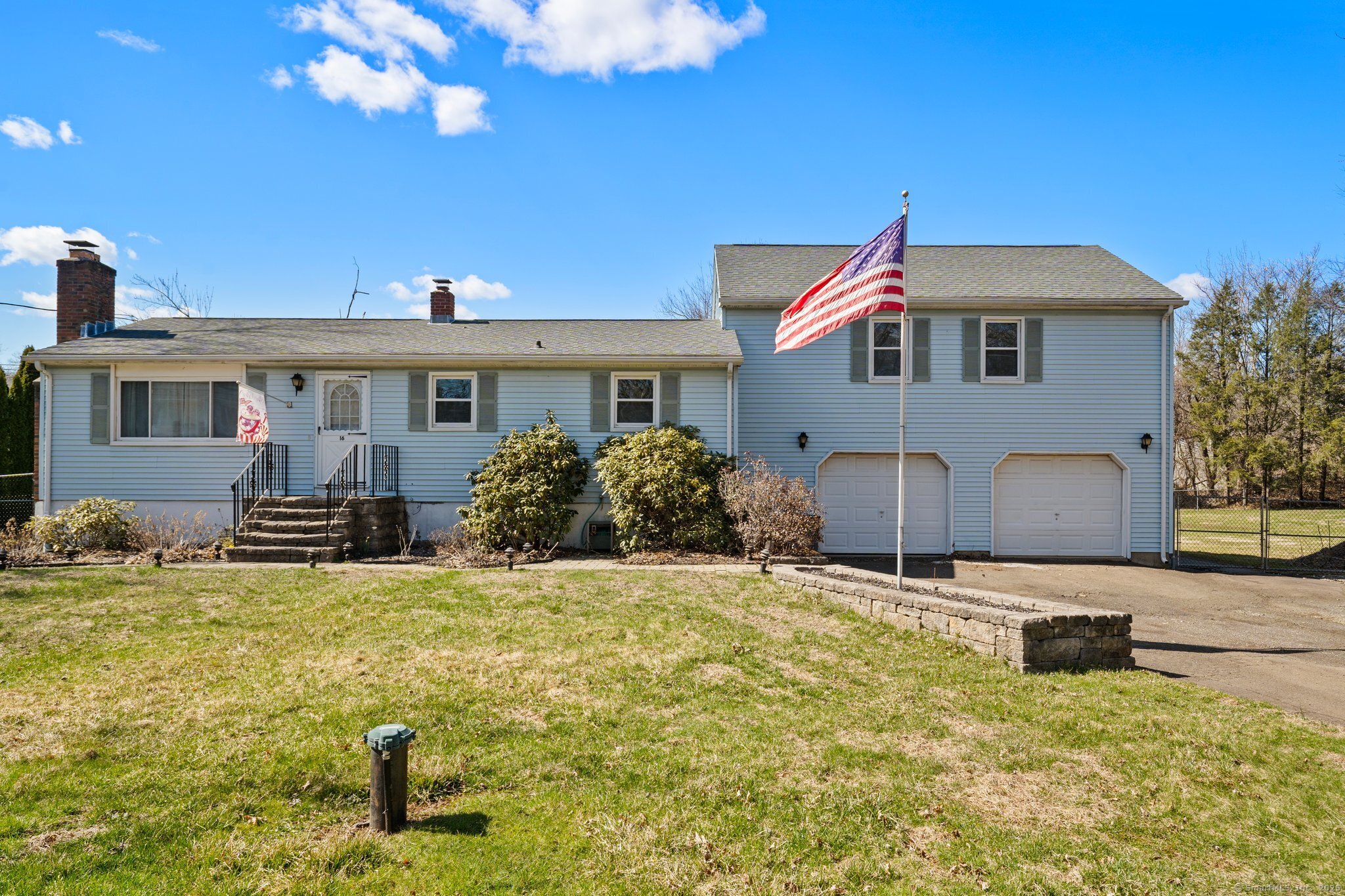 16 Rivaldi Drive, North Branford, Connecticut image 1