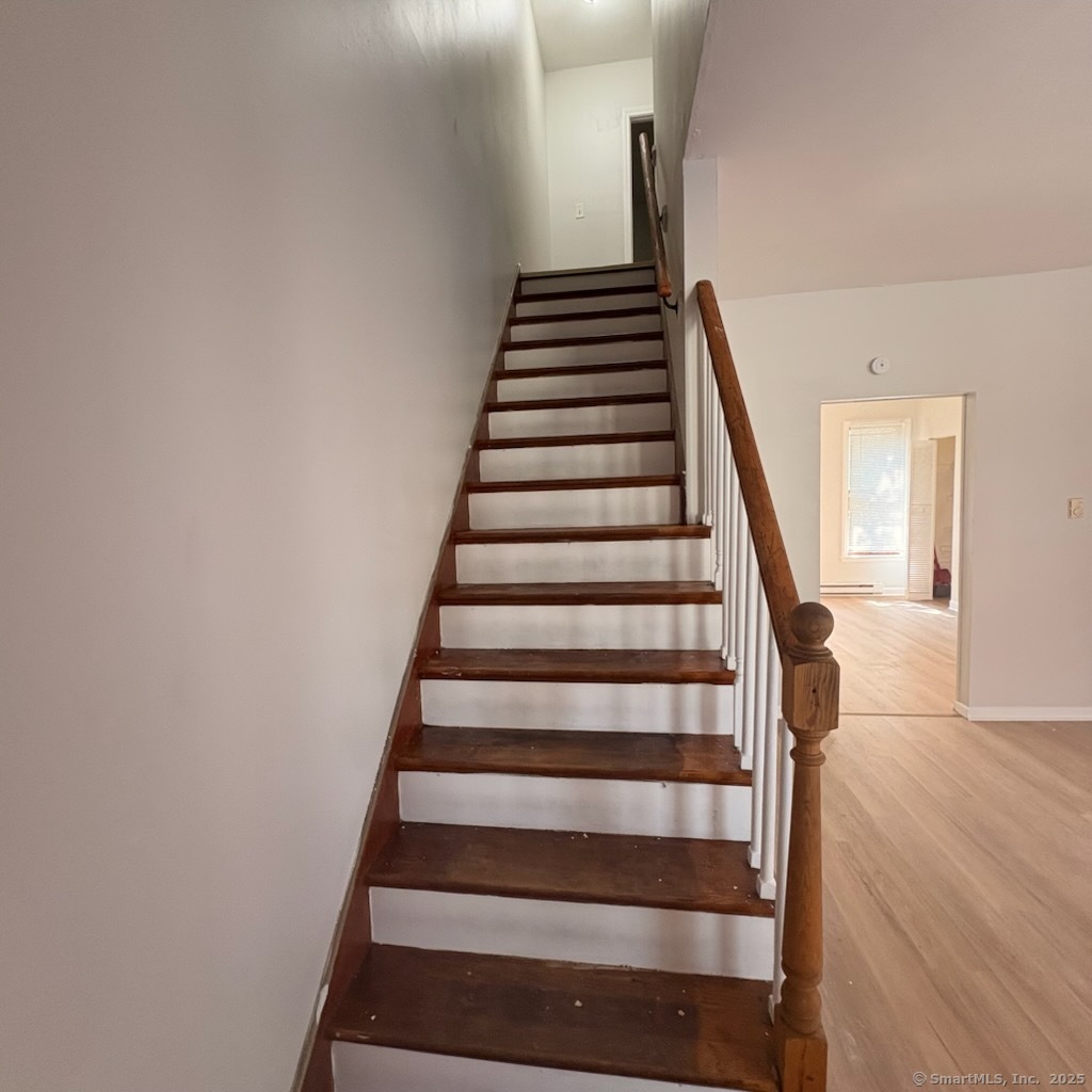 Bristol, Connecticut 06010, United States, 2 Bedrooms Bedrooms, ,1 BathroomBathrooms,Residential,Pending,184764