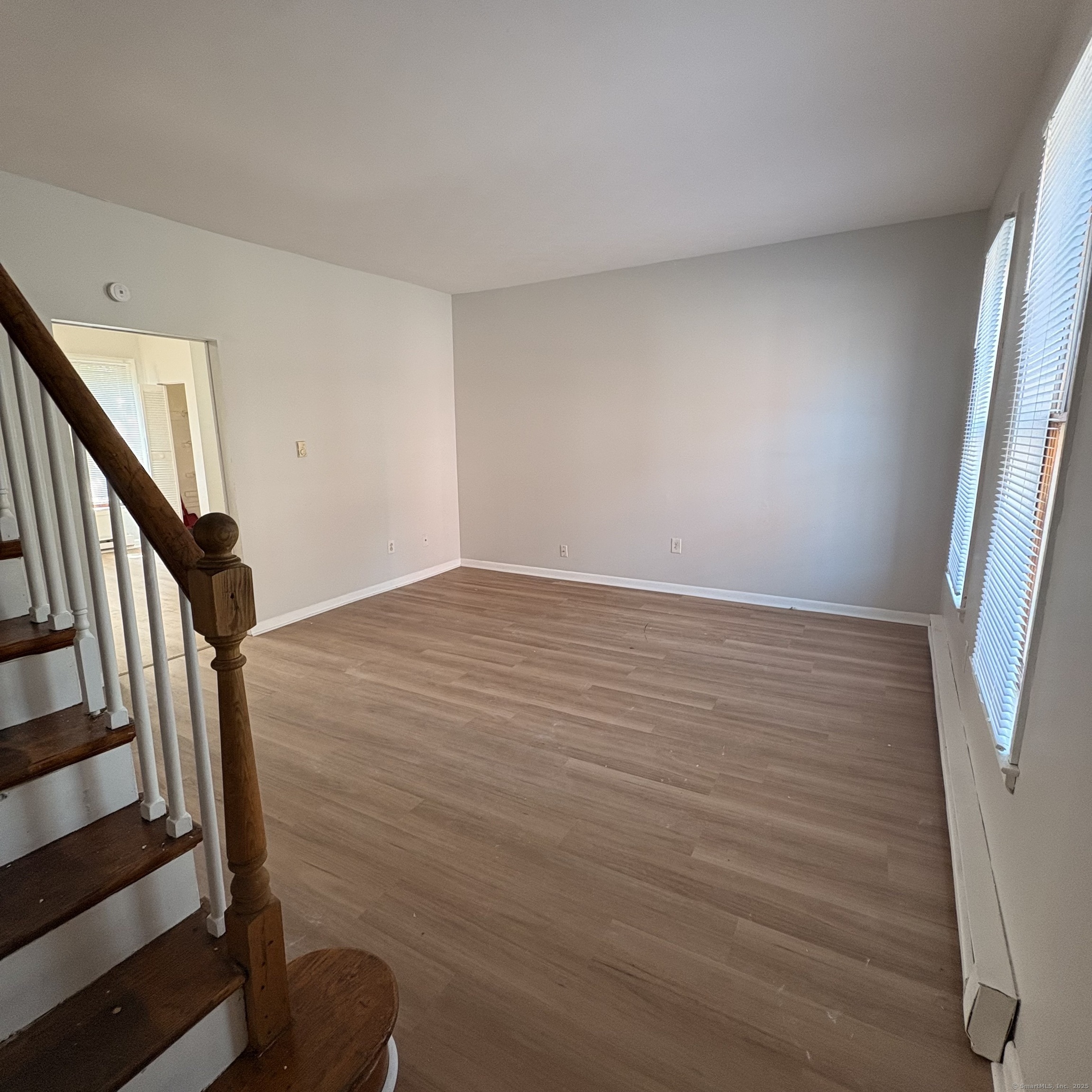 Bristol, Connecticut 06010, United States, 2 Bedrooms Bedrooms, ,1 BathroomBathrooms,Residential,Pending,184764