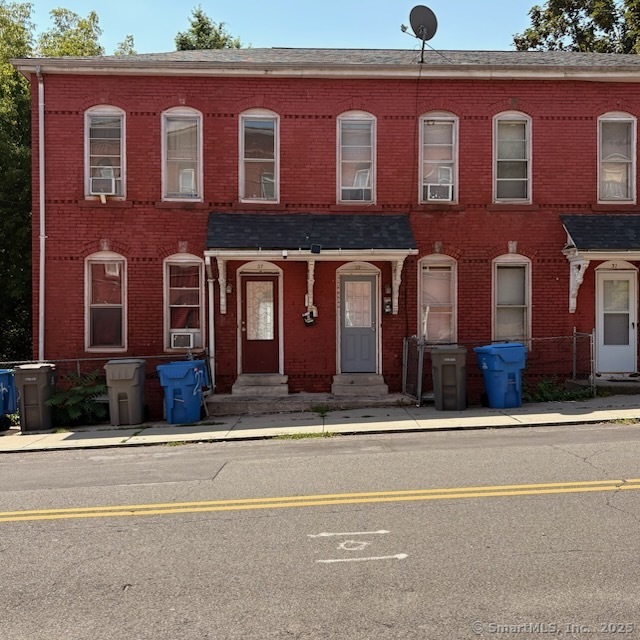 Bristol, Connecticut 06010, United States, 2 Bedrooms Bedrooms, ,1 BathroomBathrooms,Residential,Pending,184764