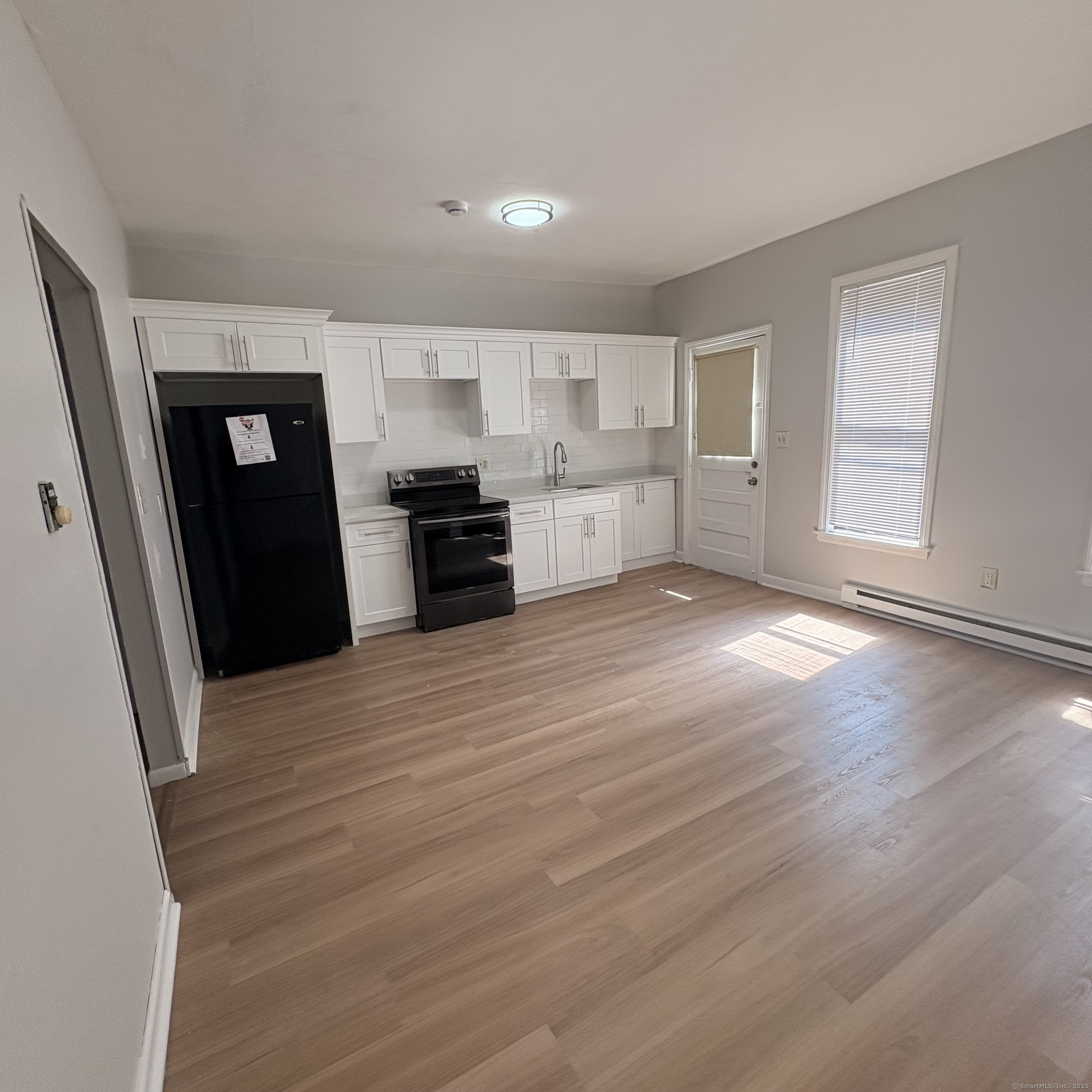 Bristol, Connecticut 06010, United States, 2 Bedrooms Bedrooms, ,1 BathroomBathrooms,Residential,Pending,184764