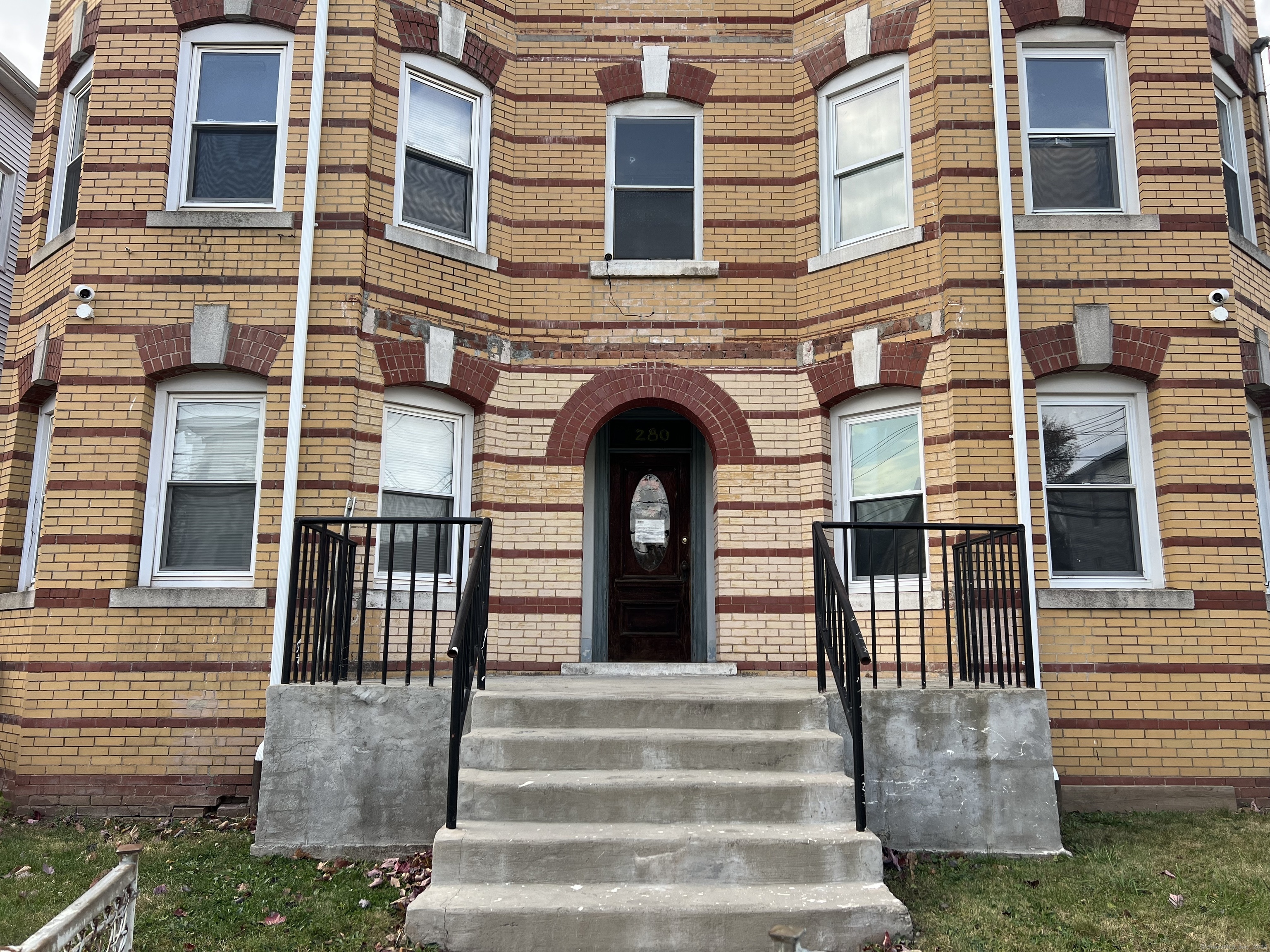 280 High Street 1S, New Britain, Connecticut - 2 Bedrooms  
1 Bathrooms  
4 Rooms - 