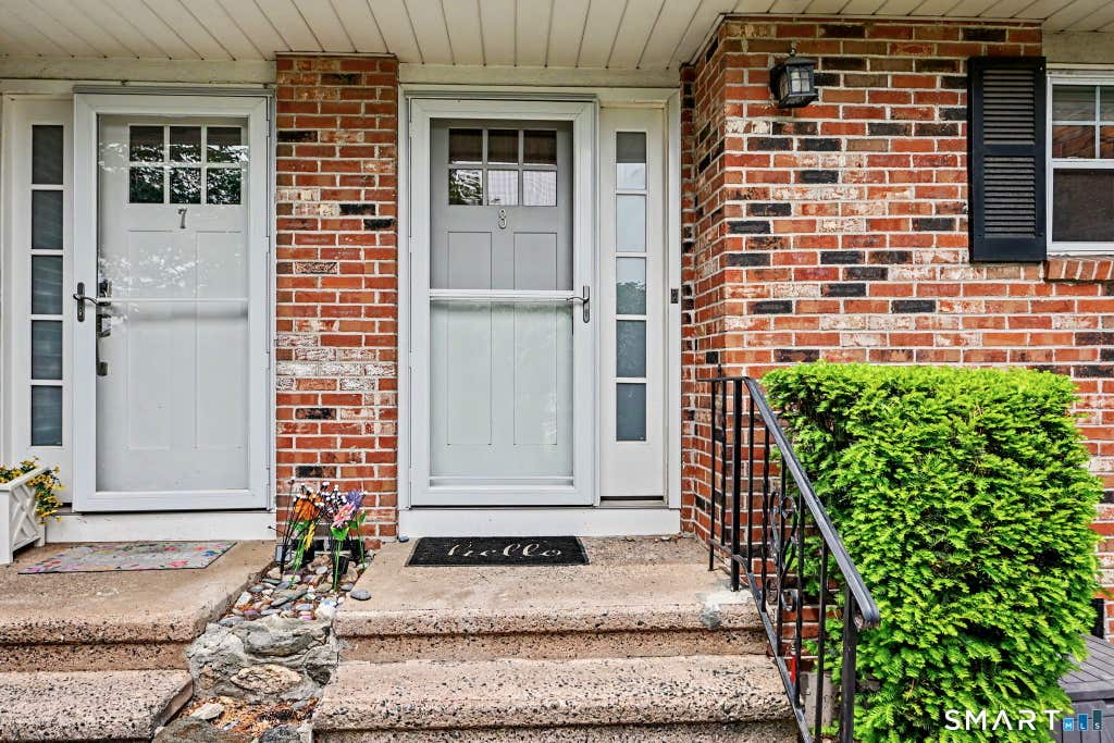 Photo of 19 Colonial Road #8, Stamford, CT 06906 (MLS # 24179086)