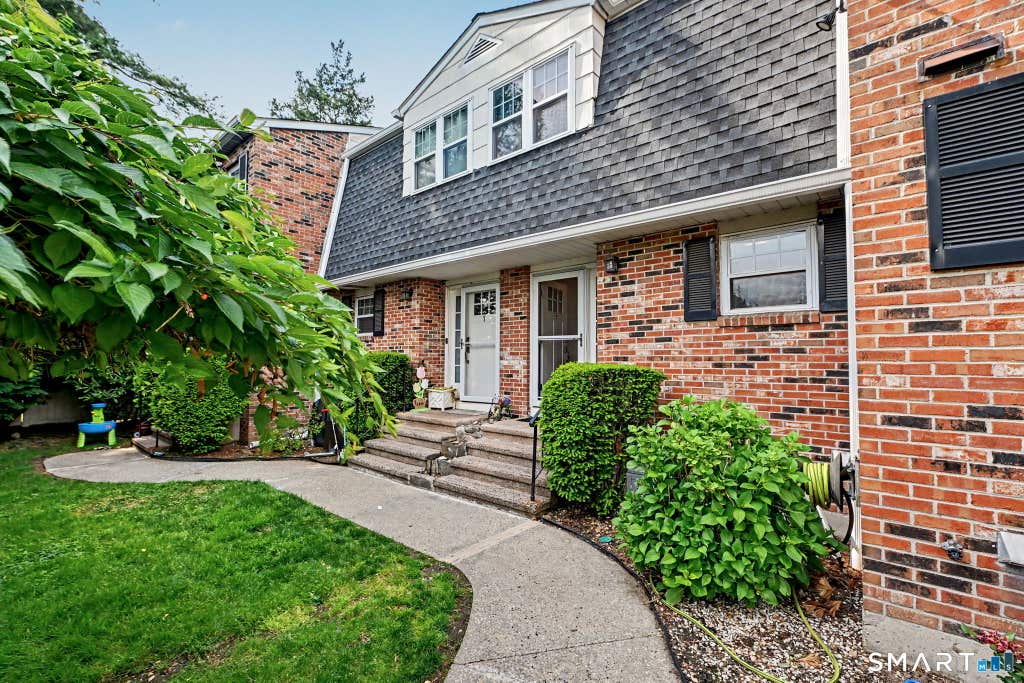 Photo of 19 Colonial Road #8, Stamford, CT 06906 (MLS # 24179086)
