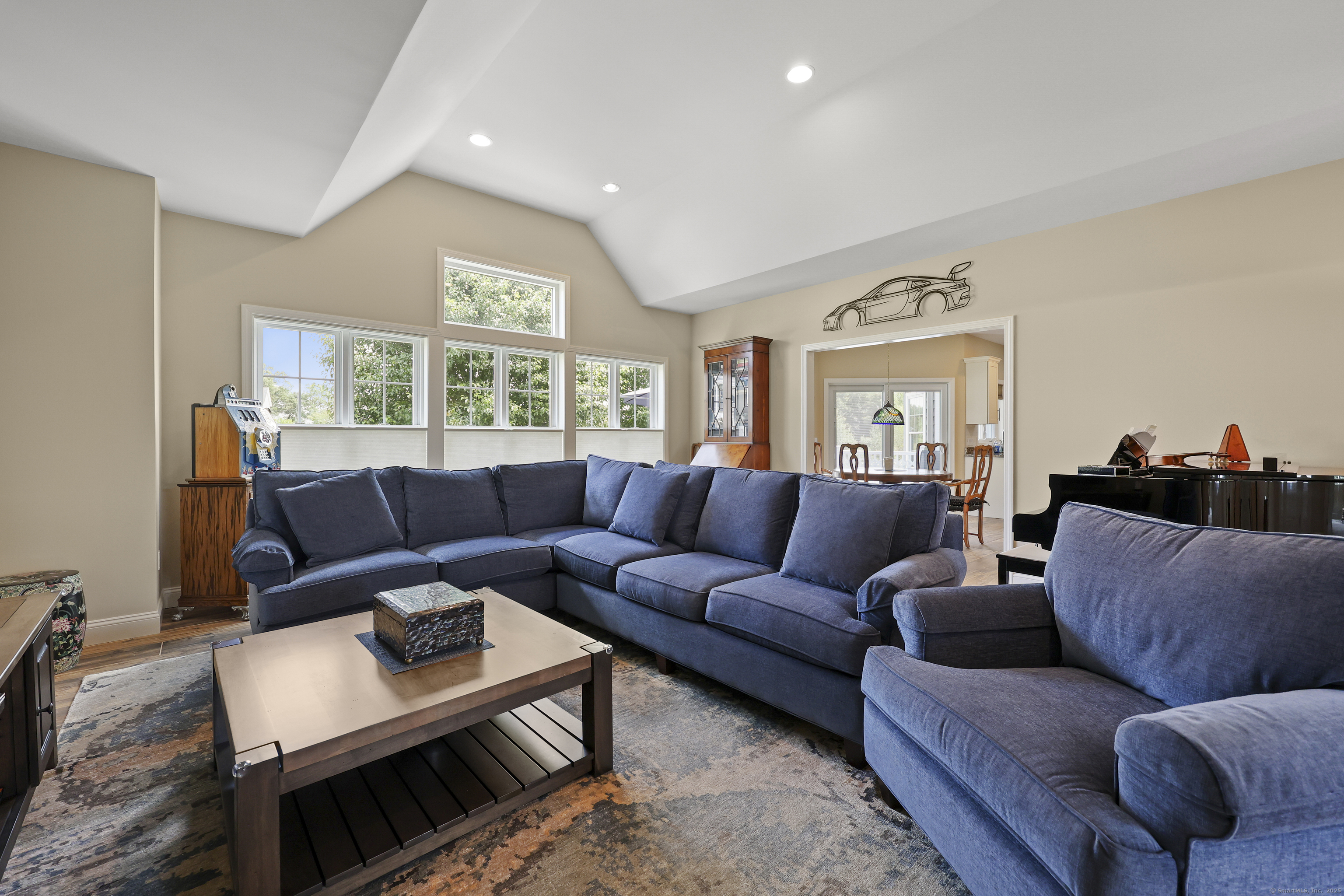 8 Amolia Farms Road