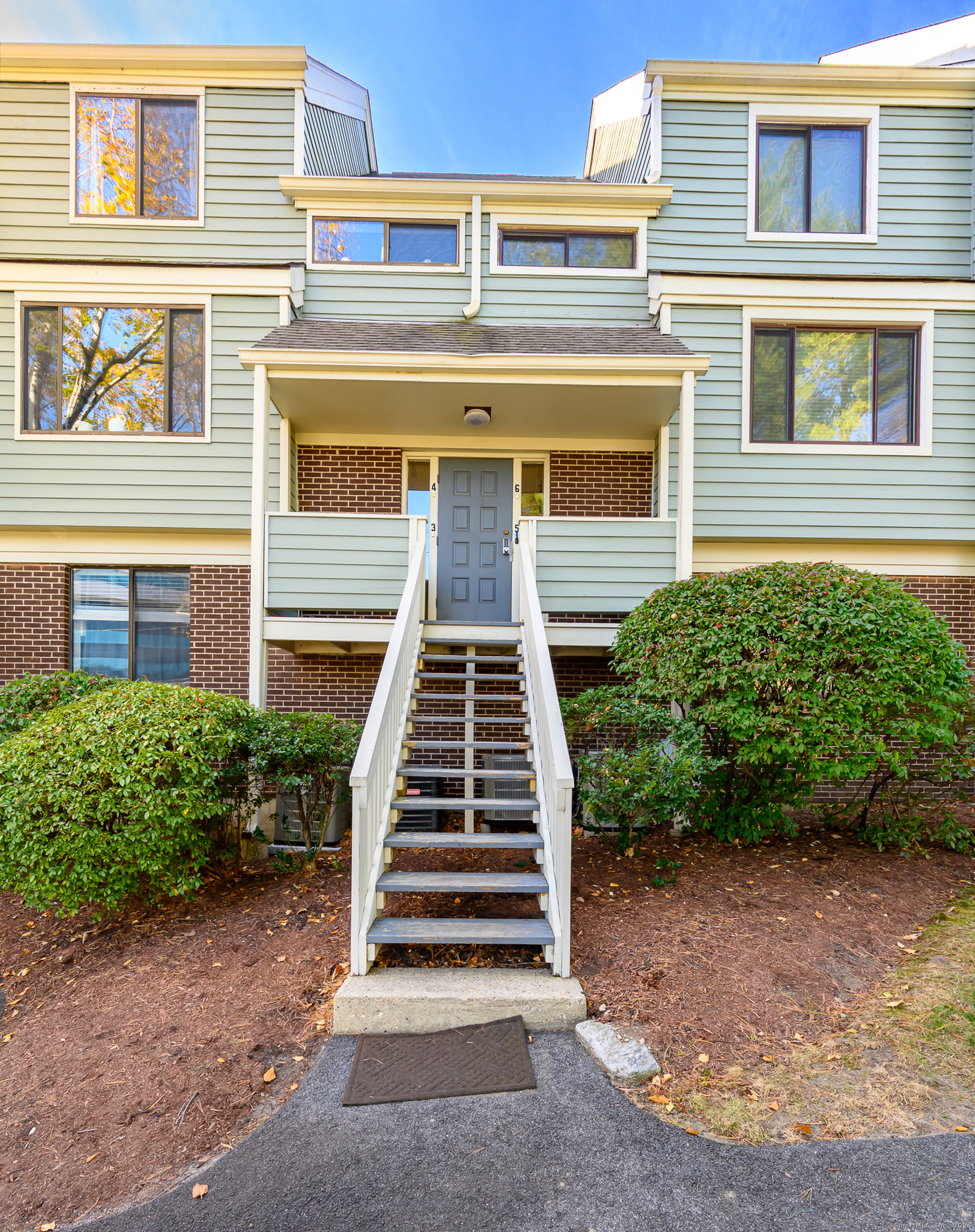 3 Oakwood Avenue Apt A4, Norwalk, Connecticut - 2 Bedrooms  
3 Bathrooms  
5 Rooms - 