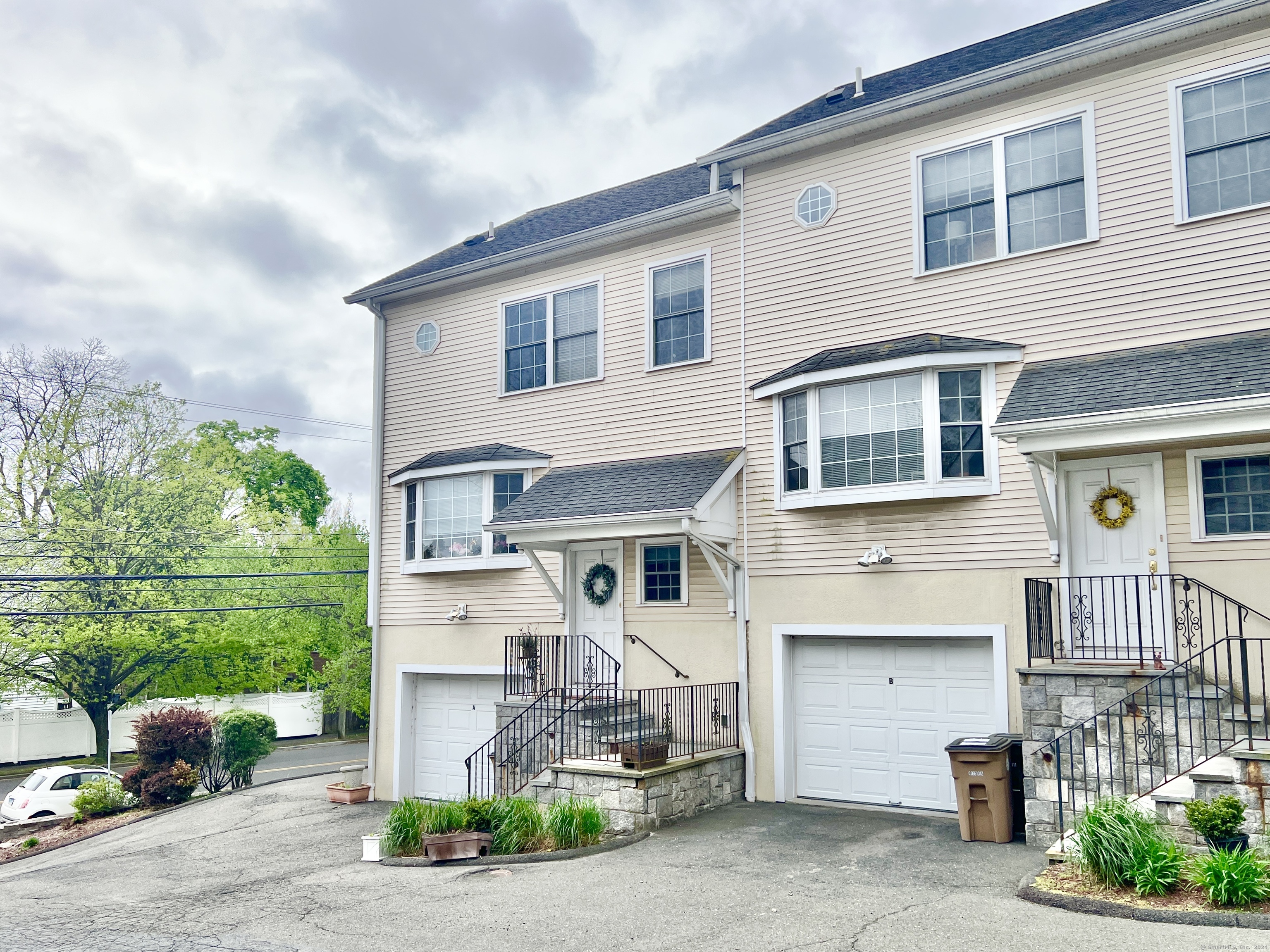 Rental Property at 824 Hope Street Apt 1, Stamford, Connecticut - Bedrooms: 3 
Bathrooms: 3 
Rooms: 6  - $3,850 MO.