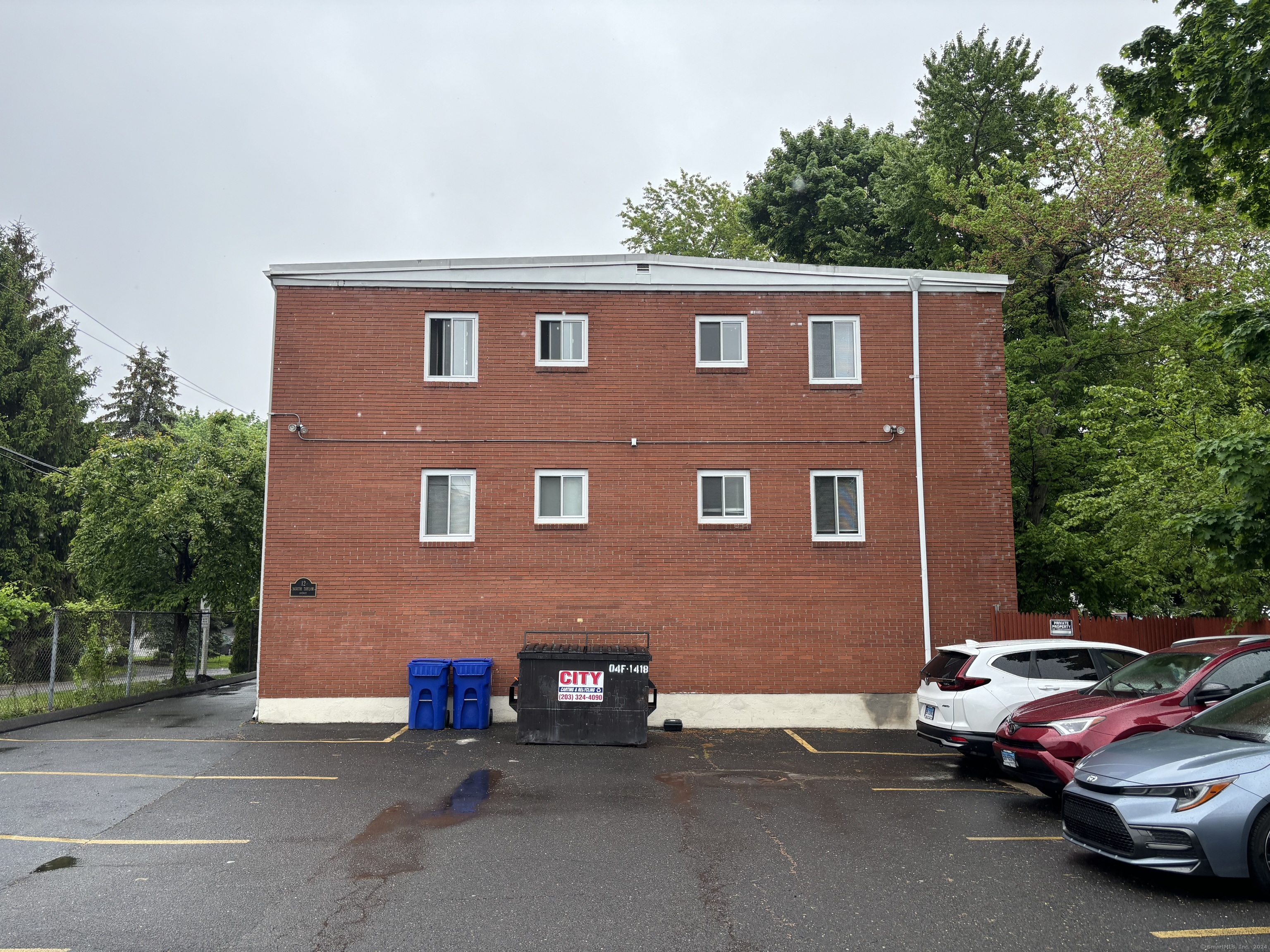 Rental Property at 12 N Taylor Avenue 28, Norwalk, Connecticut - Bedrooms: 2 
Bathrooms: 1 
Rooms: 5  - $2,100 MO.