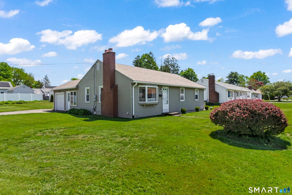 Photo of 5 York Road, Berlin, CT 06037 (MLS # 24175119)