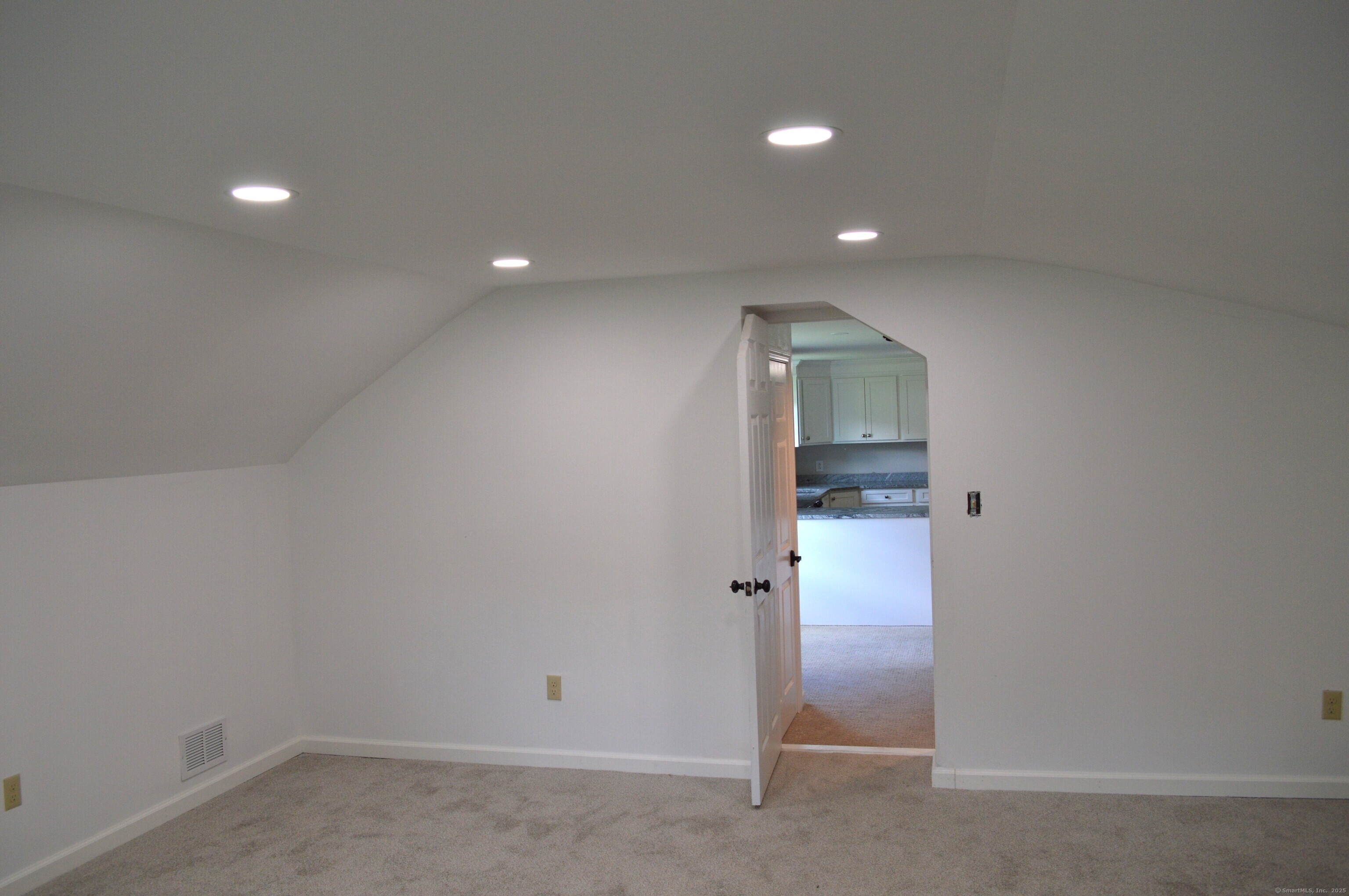 Farmington, Connecticut 06032, United States, 2 Bedrooms Bedrooms, ,1 BathroomBathrooms,Residential,Active,177614