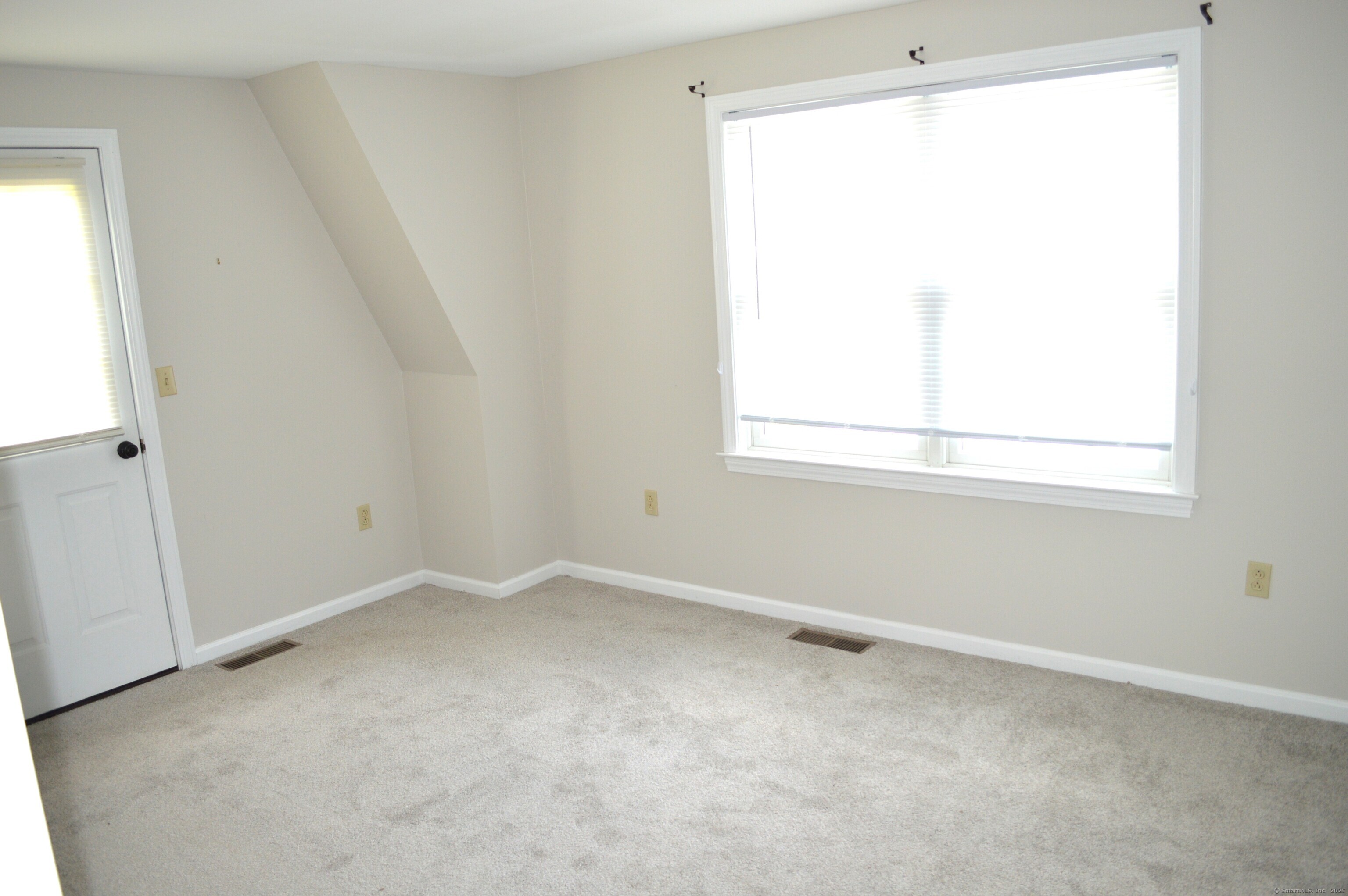 Farmington, Connecticut 06032, United States, 2 Bedrooms Bedrooms, ,1 BathroomBathrooms,Residential,Active,177614