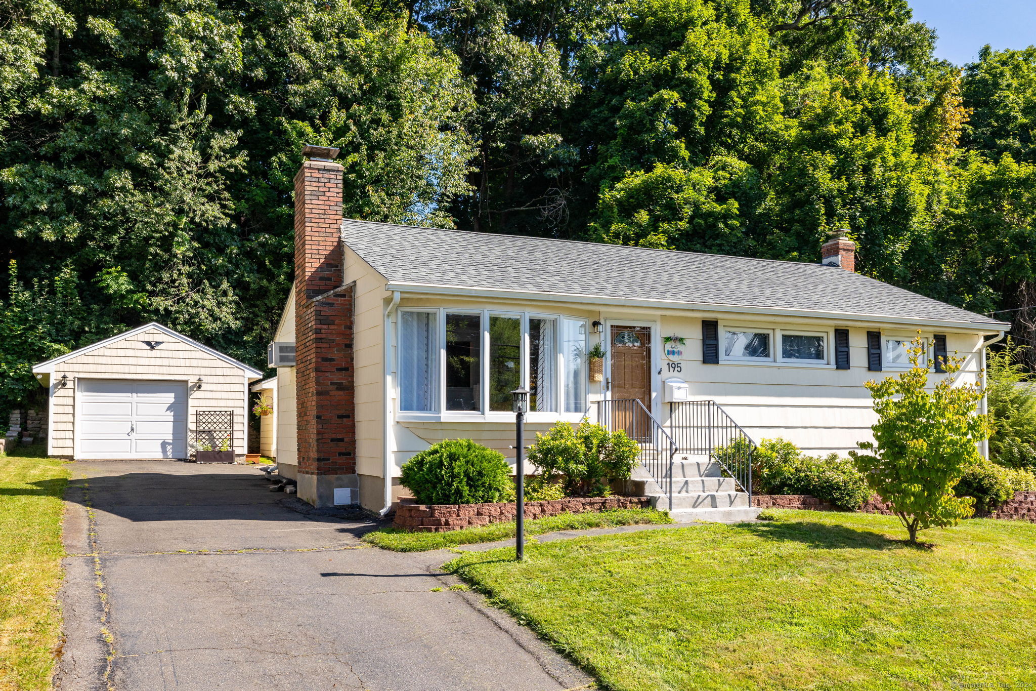 Property for Sale at 195 Country Club Road, New Britain, Connecticut - Bedrooms: 2 
Bathrooms: 2 
Rooms: 5  - $289,900