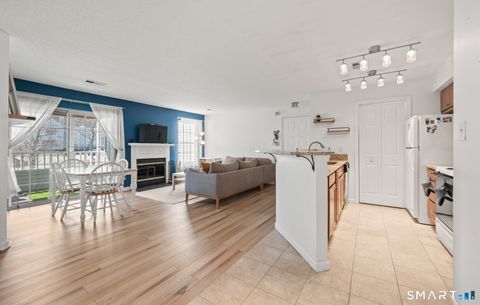 Condo For Sale - 1 Forest Glen Circle #11<br/> Middletown, CT 06457