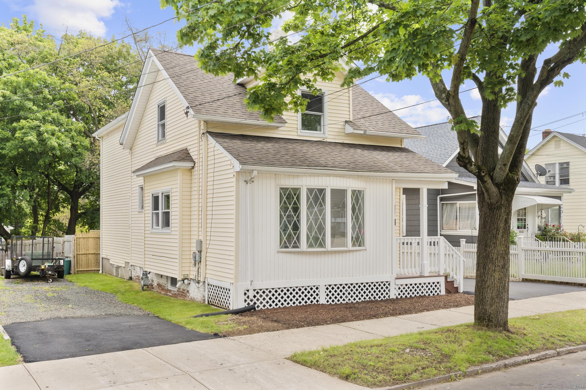 Property for Sale at Oakley Street, New Haven, Connecticut - Bedrooms: 3 
Bathrooms: 2 
Rooms: 7  - $329,900