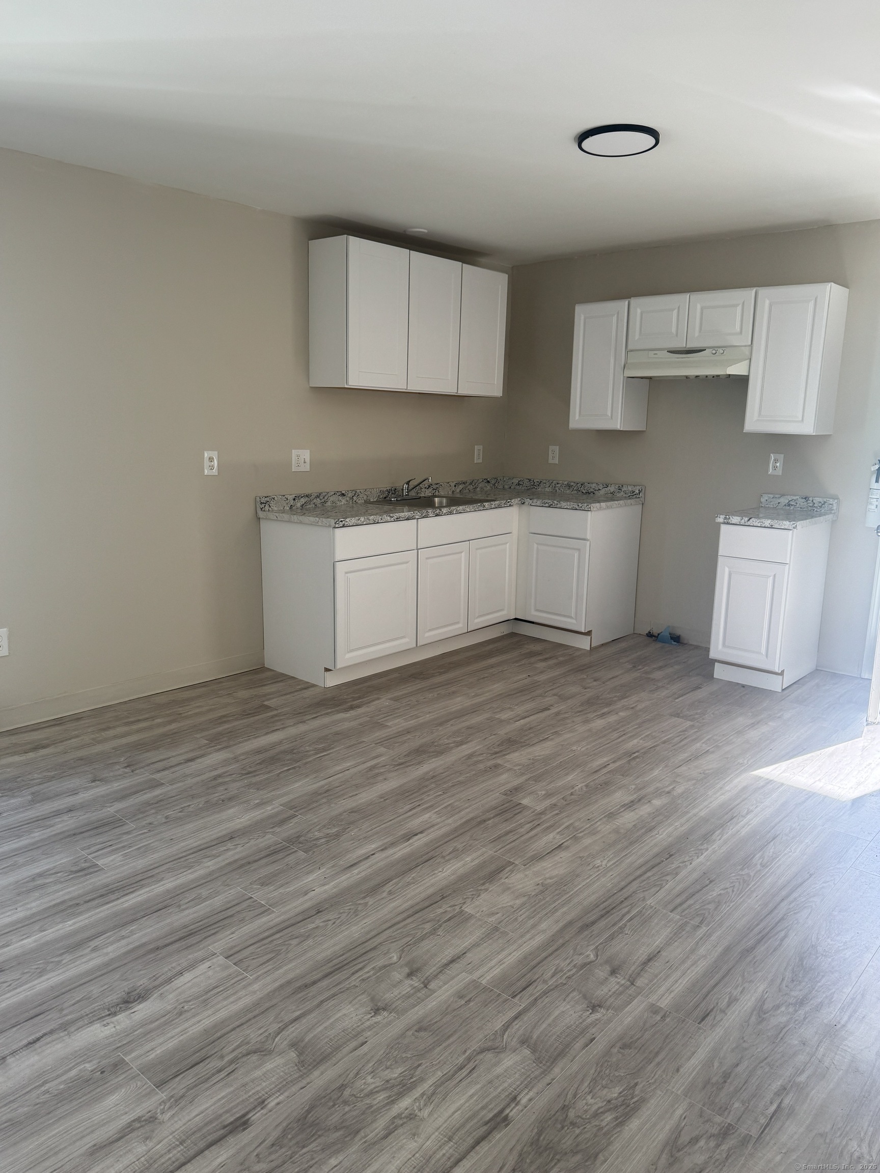 Rental Property at Hunters Avenue 52-3, Norwich, Connecticut - Bedrooms: 2 
Bathrooms: 1 
Rooms: 4  - $1,400 MO.
