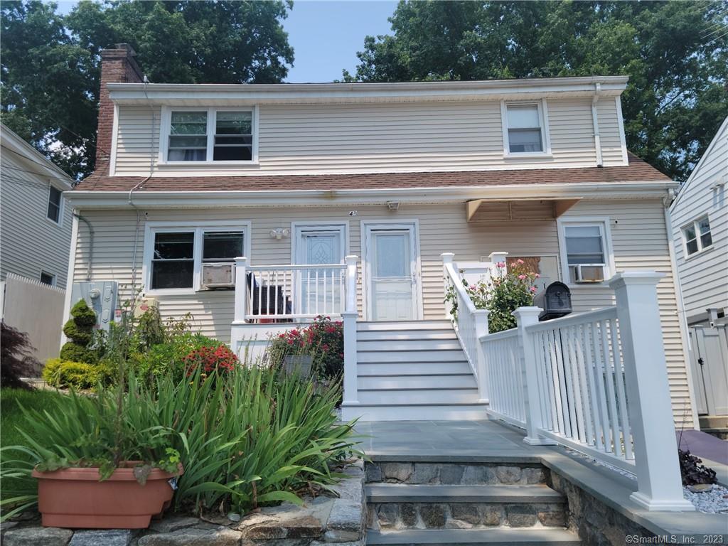 Catoona Lane, Stamford, Connecticut - 2 Bedrooms  
1 Bathrooms  
4 Rooms - 