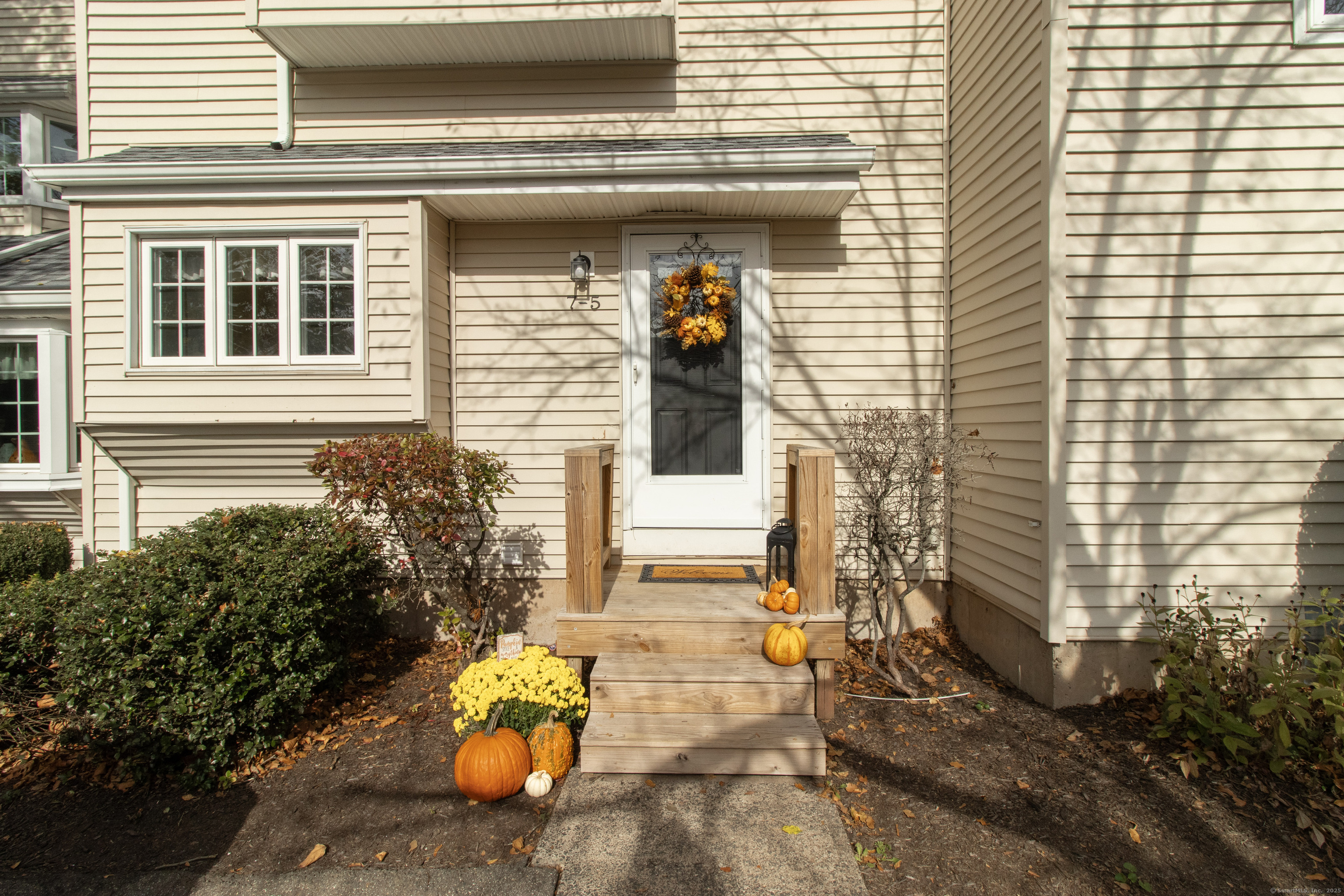 7 West Meadow Lane 5