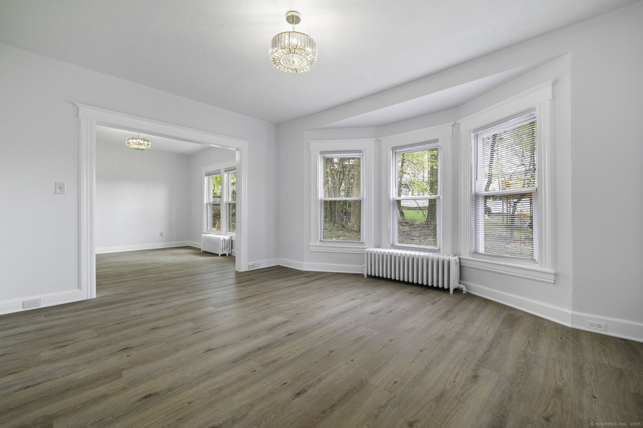 Harvard Avenue, Stamford, Connecticut - 2 Bedrooms  
2 Bathrooms  
5 Rooms - 