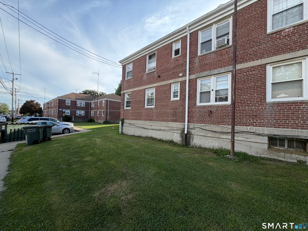 Photo of 325 N Bishop Avenue #Bld 93 Apt 25, Bridgeport, CT 06610 (MLS # 24191587)