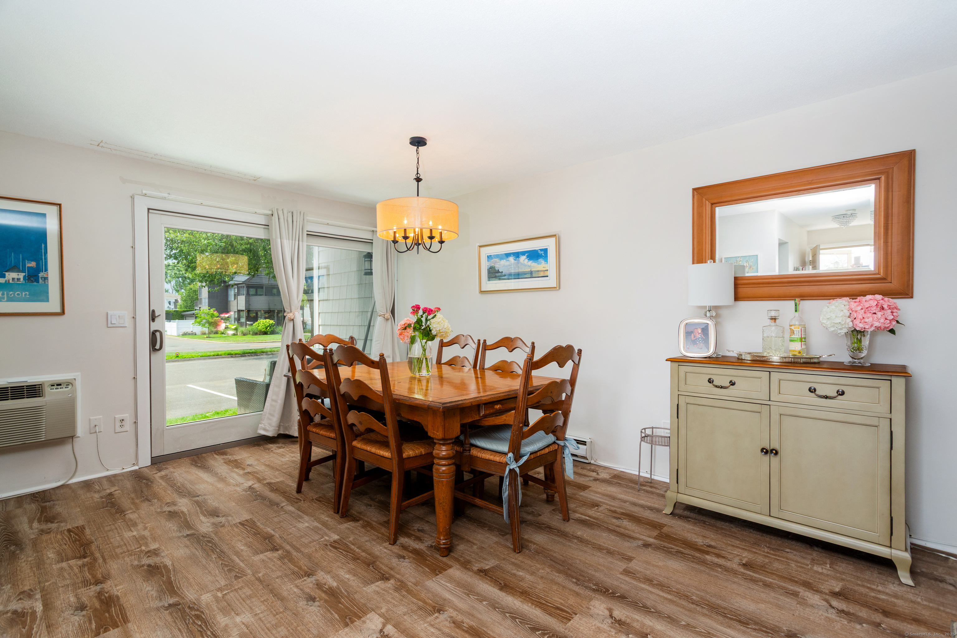 Norwalk, Connecticut 06855, United States, 2 Bedrooms Bedrooms, ,2 BathroomsBathrooms,Residential,Pending,206228