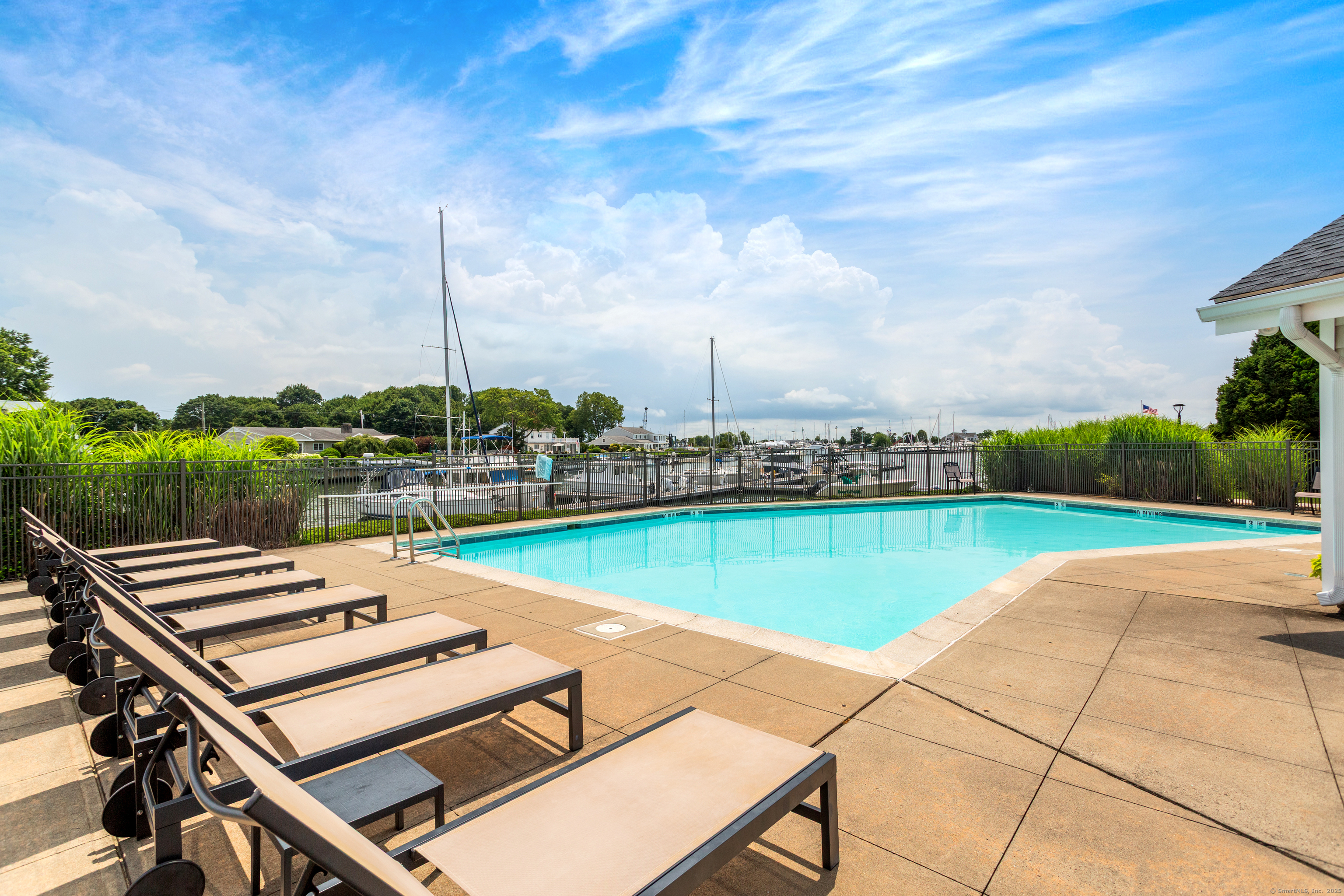 Norwalk, Connecticut 06855, United States, 2 Bedrooms Bedrooms, ,2 BathroomsBathrooms,Residential,Pending,206228