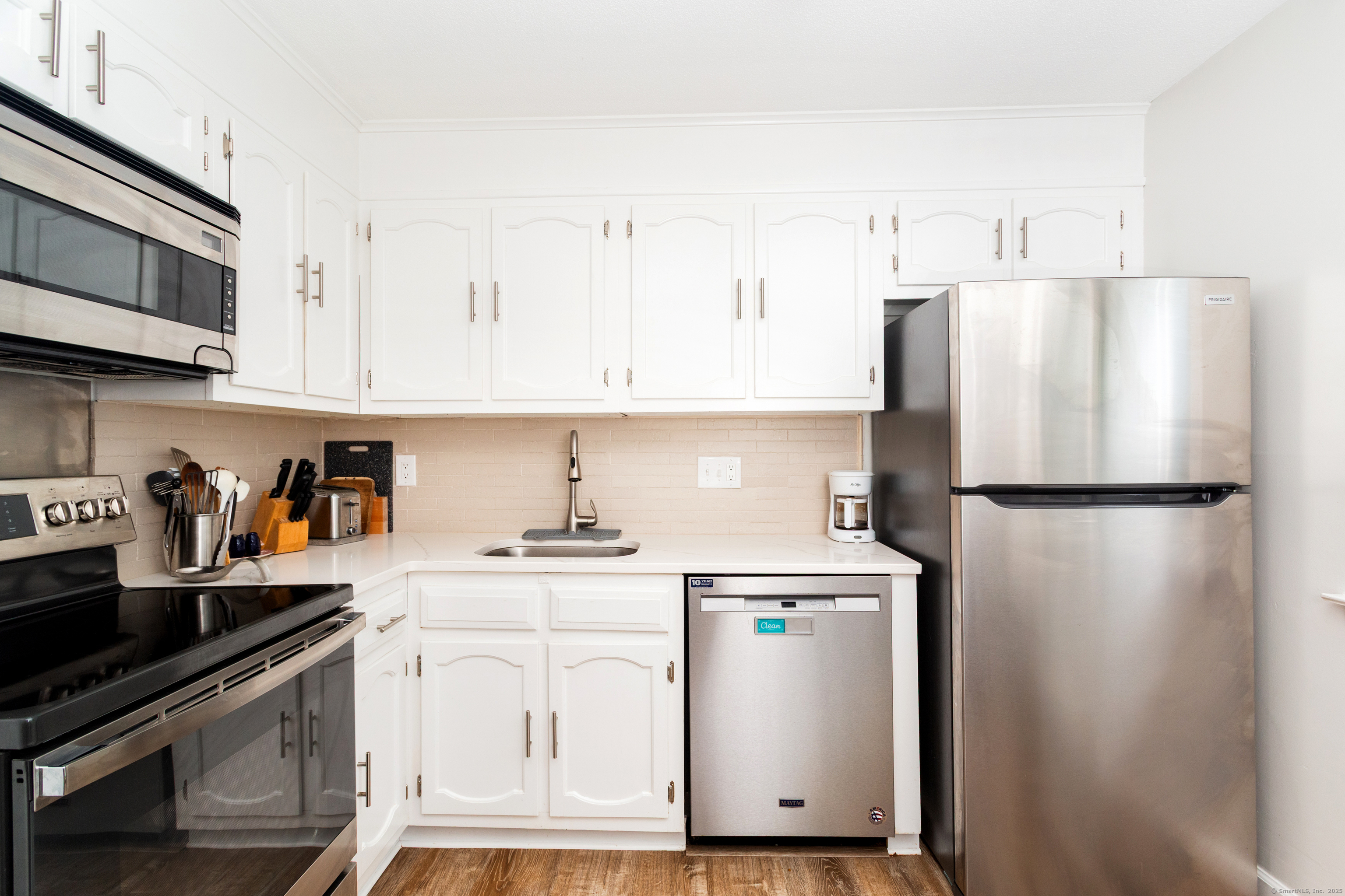 Norwalk, Connecticut 06855, United States, 2 Bedrooms Bedrooms, ,2 BathroomsBathrooms,Residential,Pending,206228