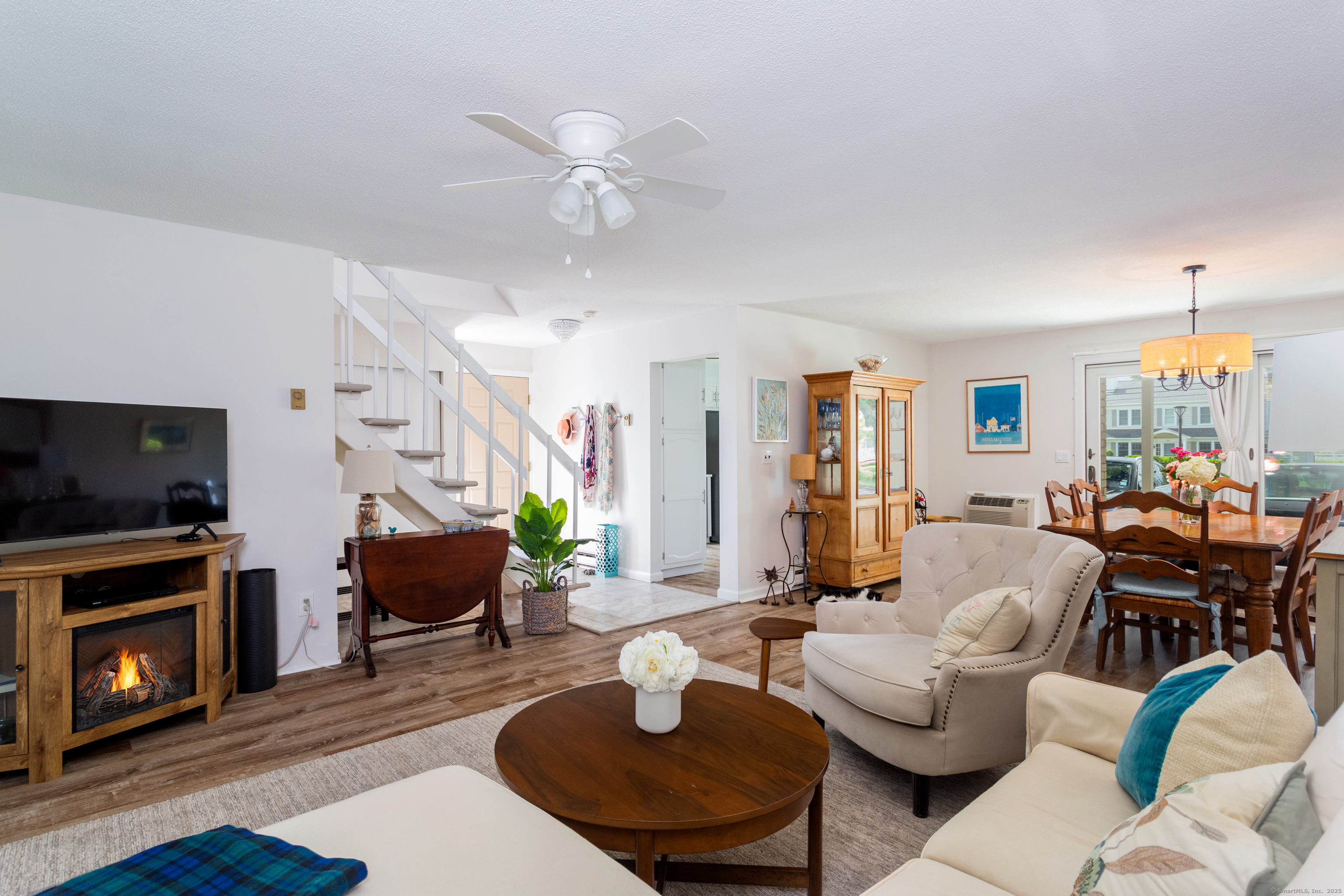 Norwalk, Connecticut 06855, United States, 2 Bedrooms Bedrooms, ,2 BathroomsBathrooms,Residential,Pending,206228