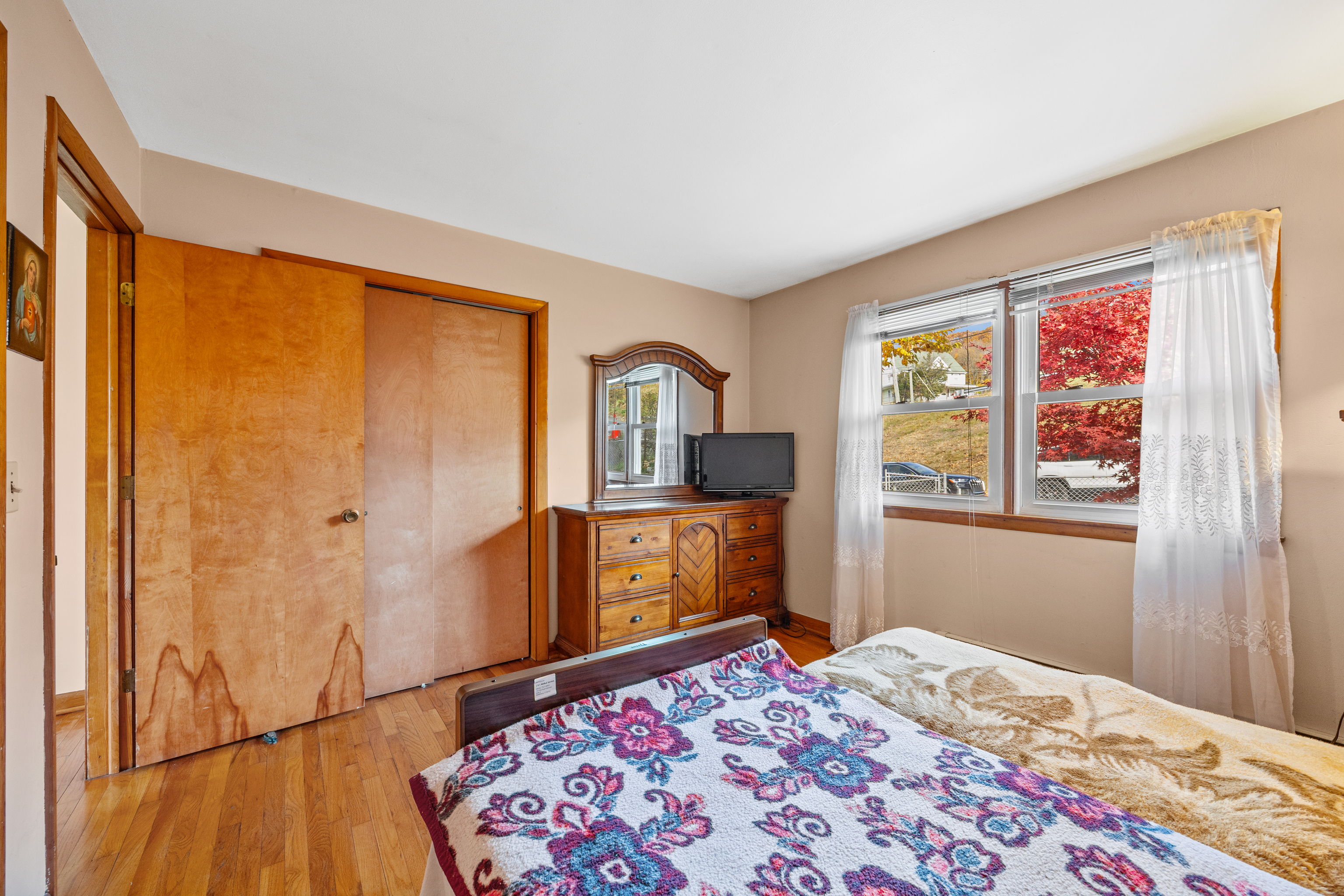 Naugatuck, Connecticut 06770, United States, 2 Bedrooms Bedrooms, ,2 BathroomsBathrooms,Residential,Active,241354