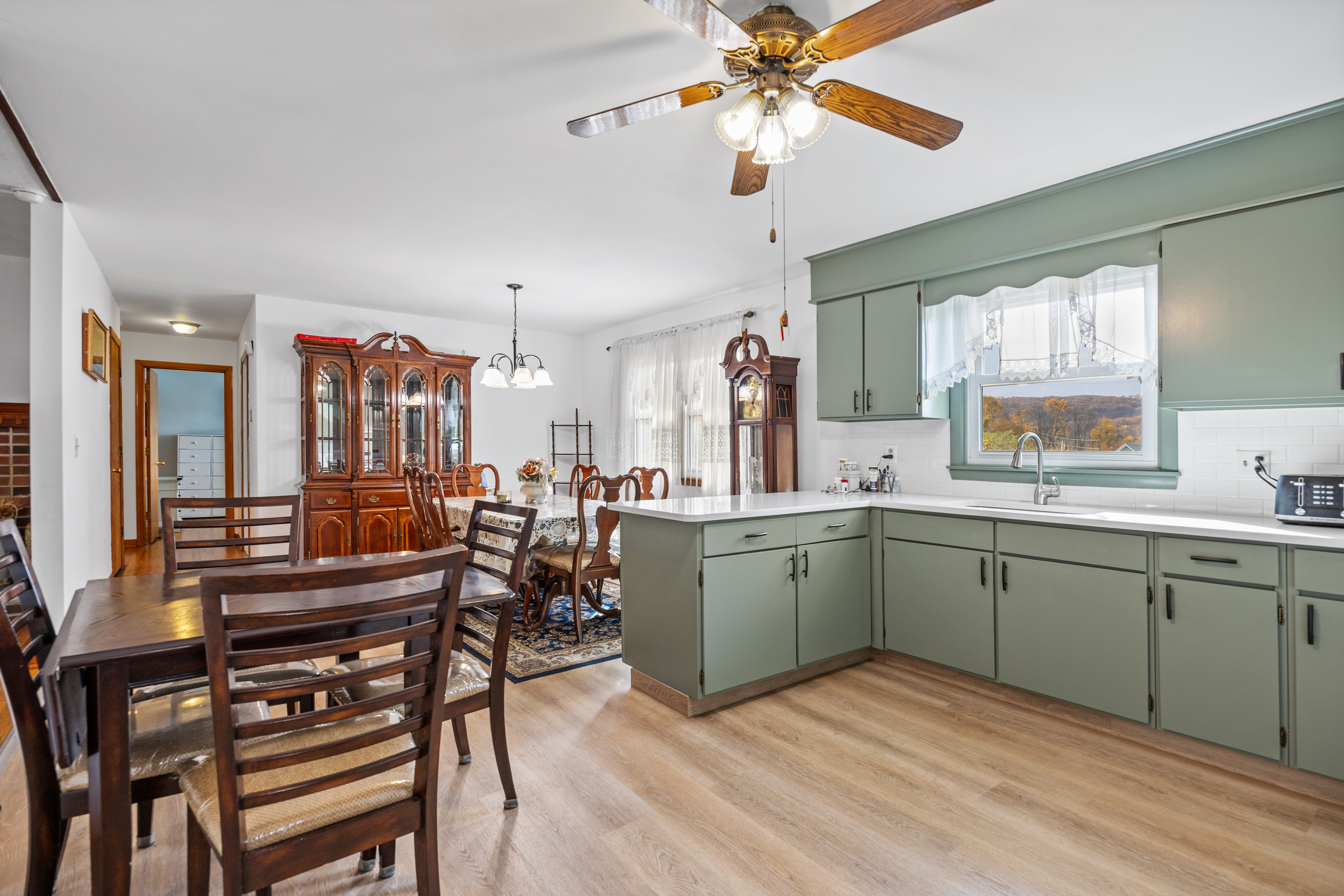 Naugatuck, Connecticut 06770, United States, 2 Bedrooms Bedrooms, ,2 BathroomsBathrooms,Residential,Active,241354