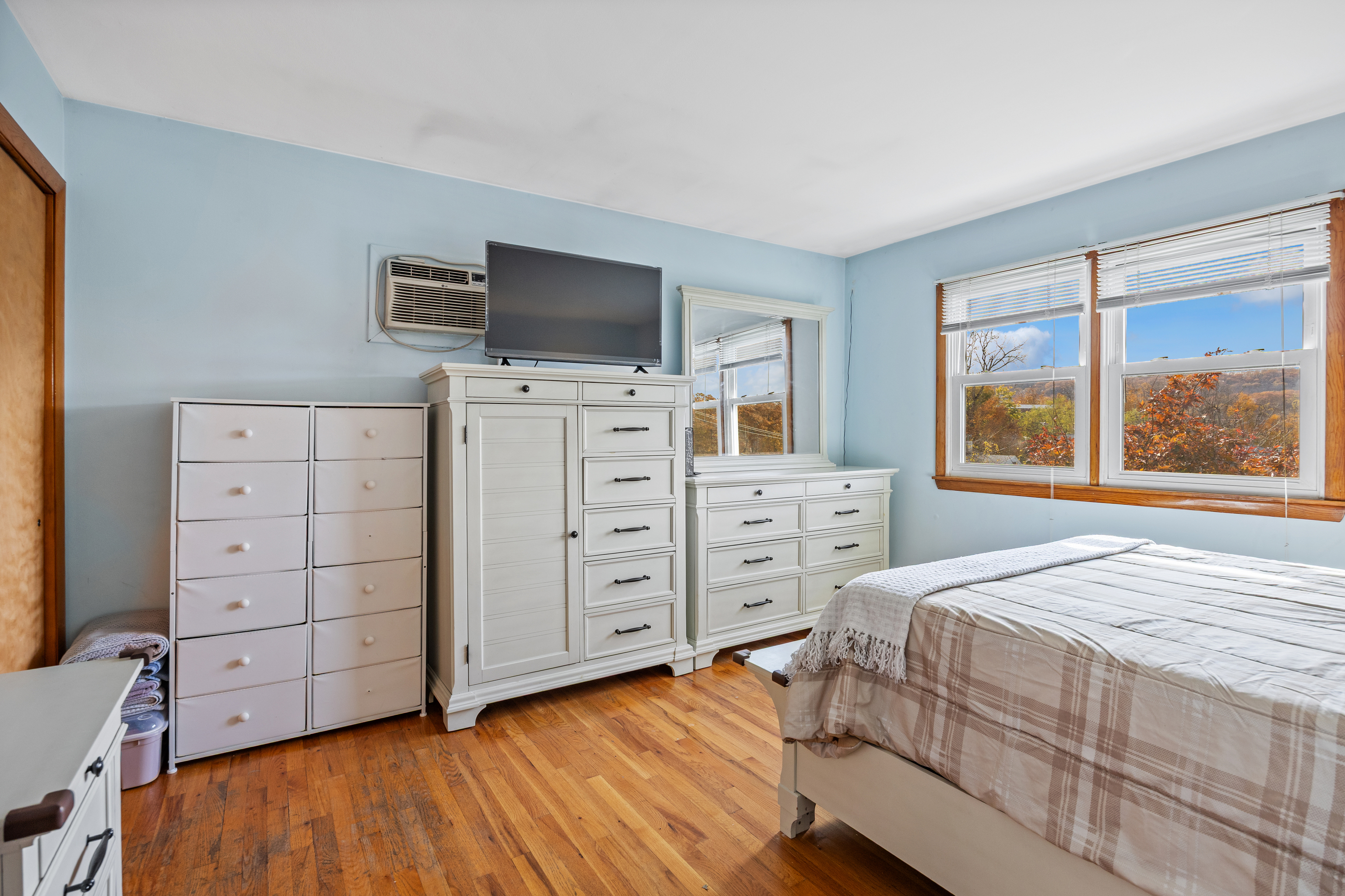 Naugatuck, Connecticut 06770, United States, 2 Bedrooms Bedrooms, ,2 BathroomsBathrooms,Residential,Active,241354