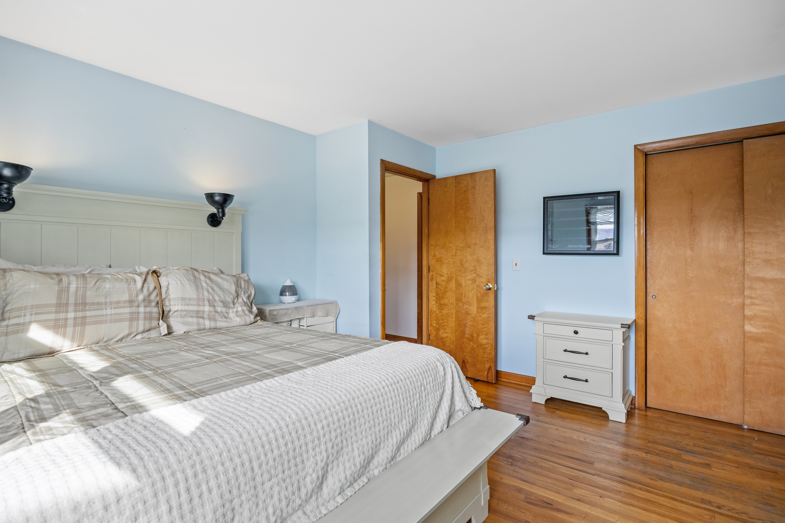 Naugatuck, Connecticut 06770, United States, 2 Bedrooms Bedrooms, ,2 BathroomsBathrooms,Residential,Active,241354