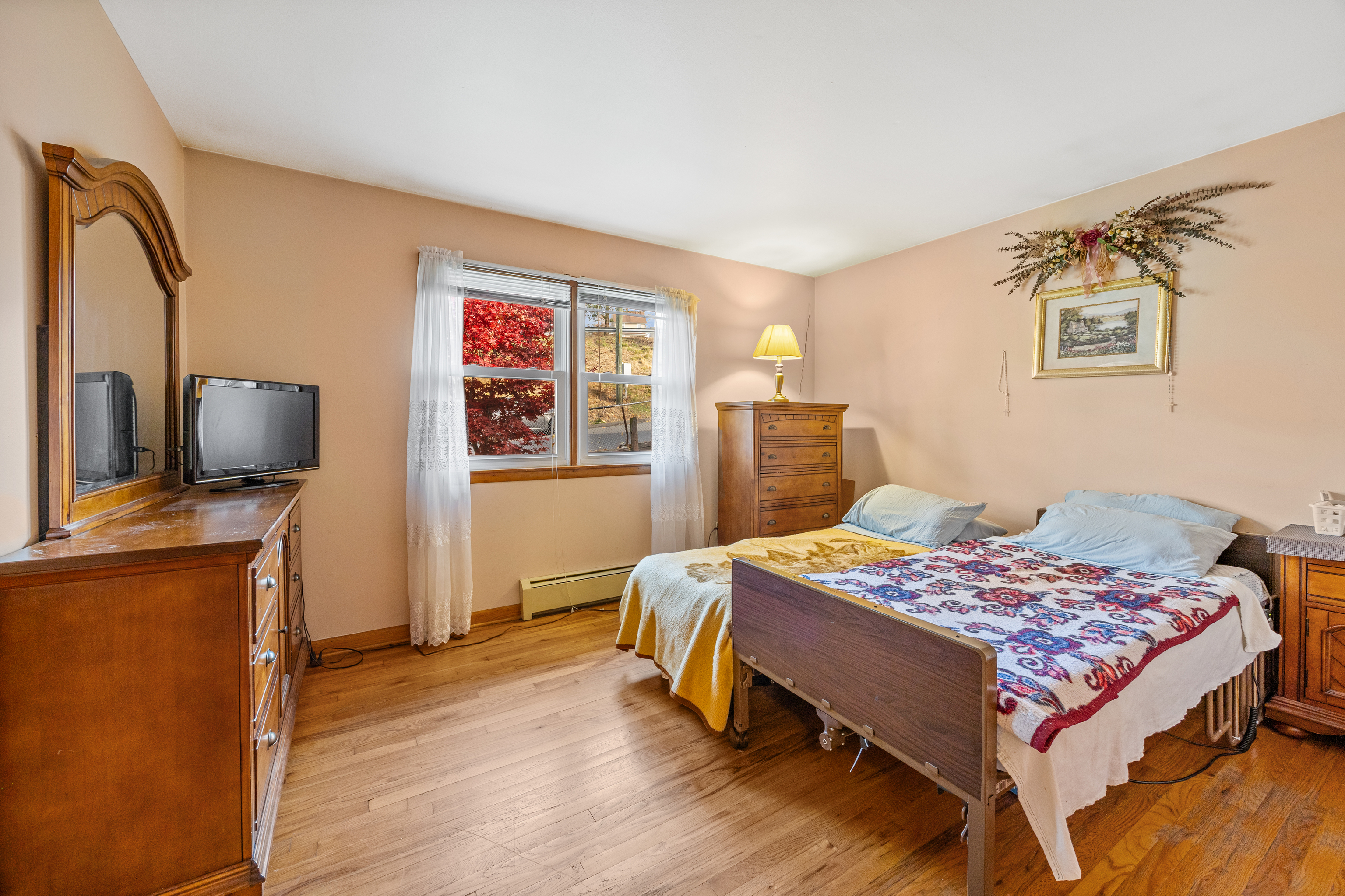 Naugatuck, Connecticut 06770, United States, 2 Bedrooms Bedrooms, ,2 BathroomsBathrooms,Residential,Active,241354